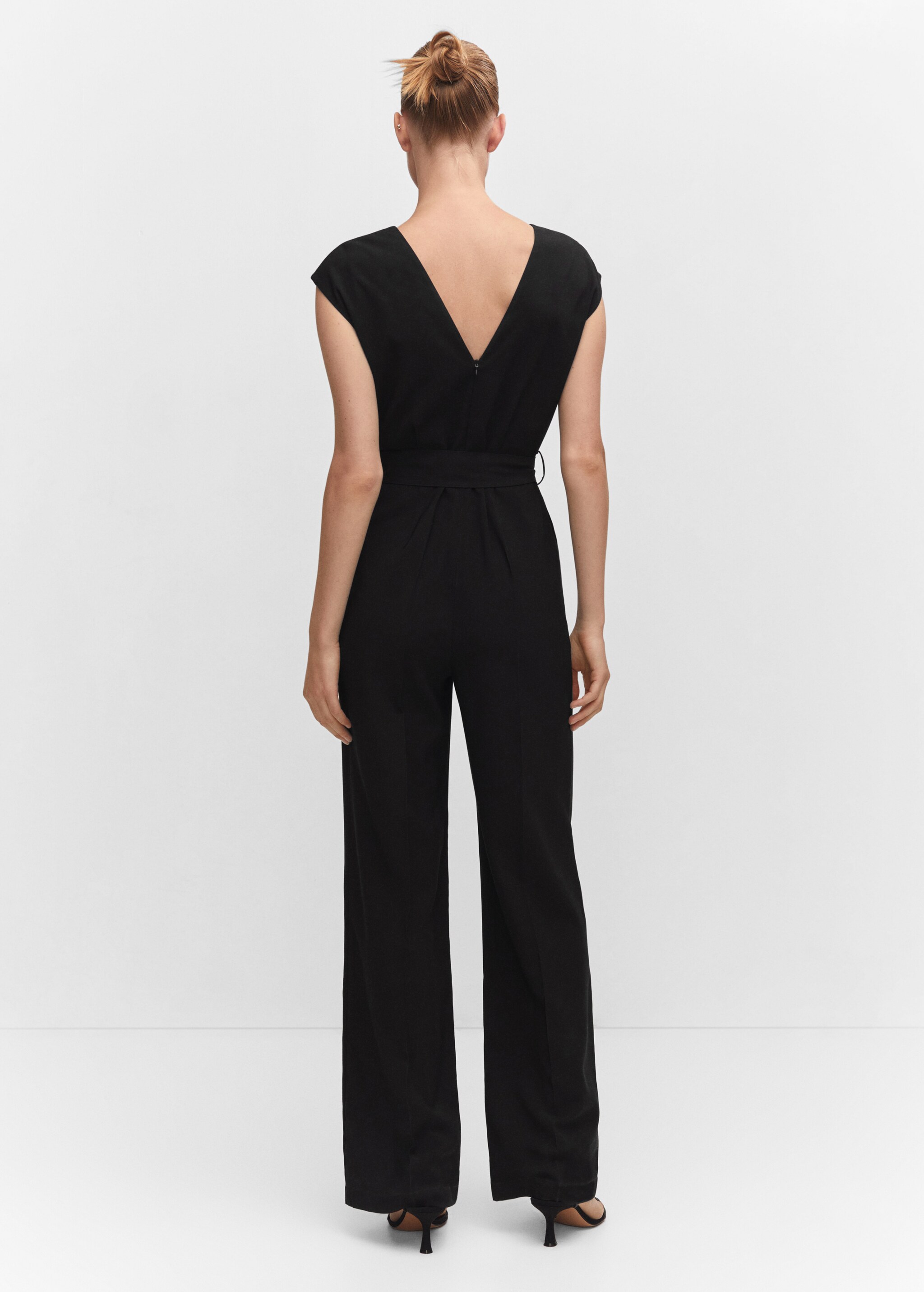 V-neck jumpsuit with belt - Reverse of the article
