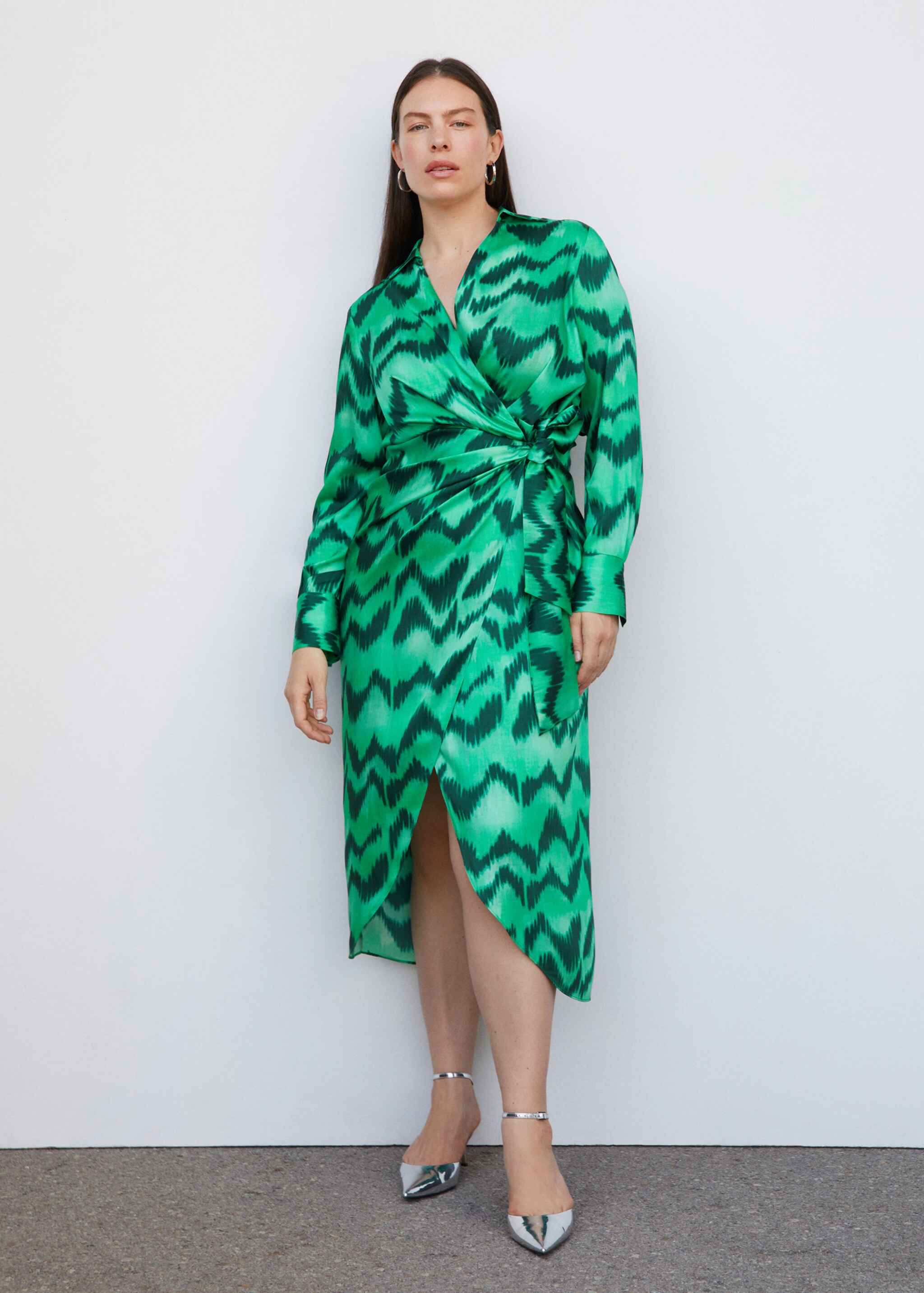 Hemdblusenkleid mit satiniertem Muster - Detail des Artikels 3