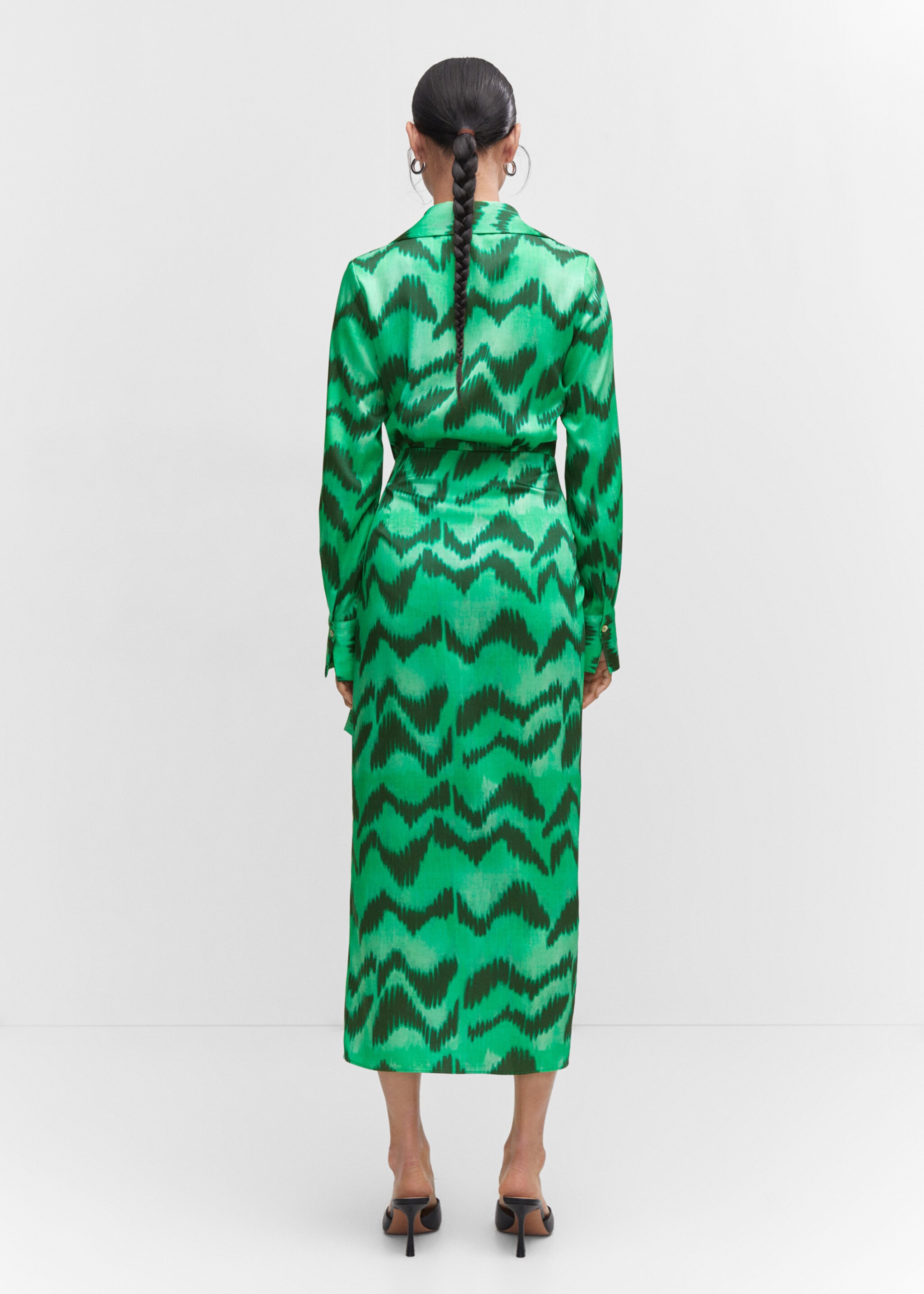 Hemdblusenkleid mit satiniertem Muster - R&uuml;ckseite des Artikels