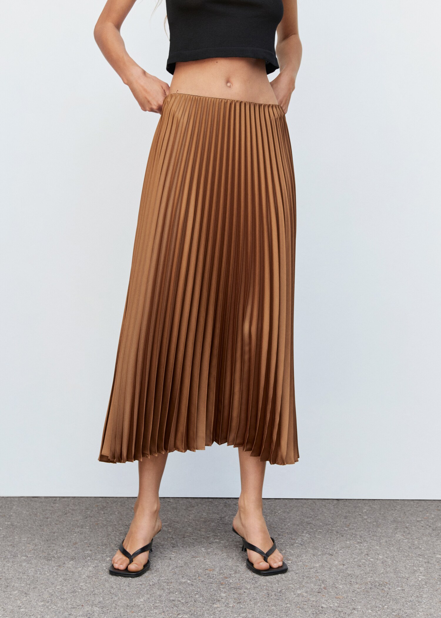 Pleated midi skirt - Reverse of the article