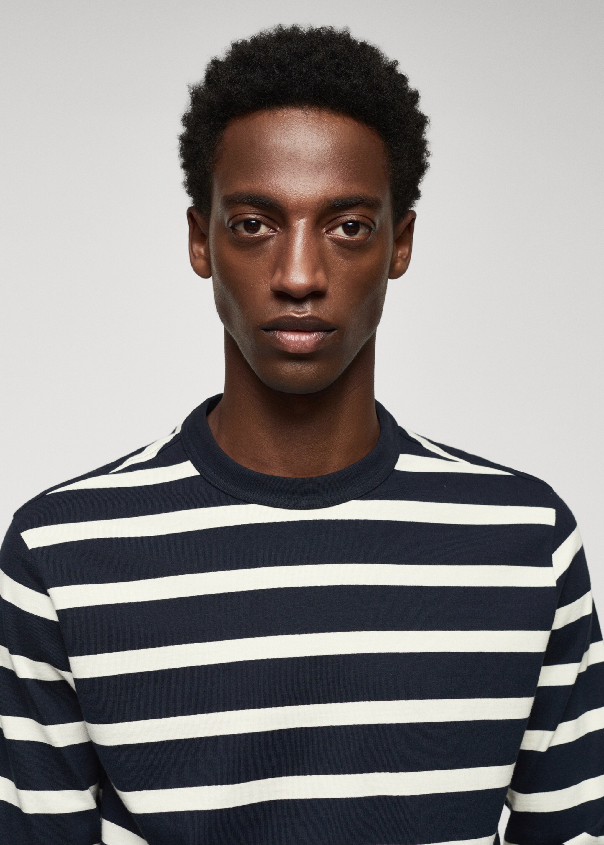 Striped long sleeves t-shirt - Details of the article 1, Navy. Ref: 57054405-00.