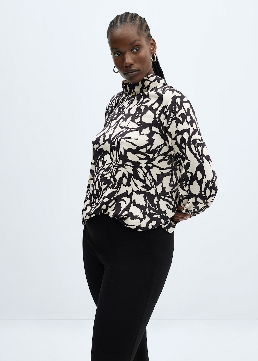 Blusa collo alto fiocco