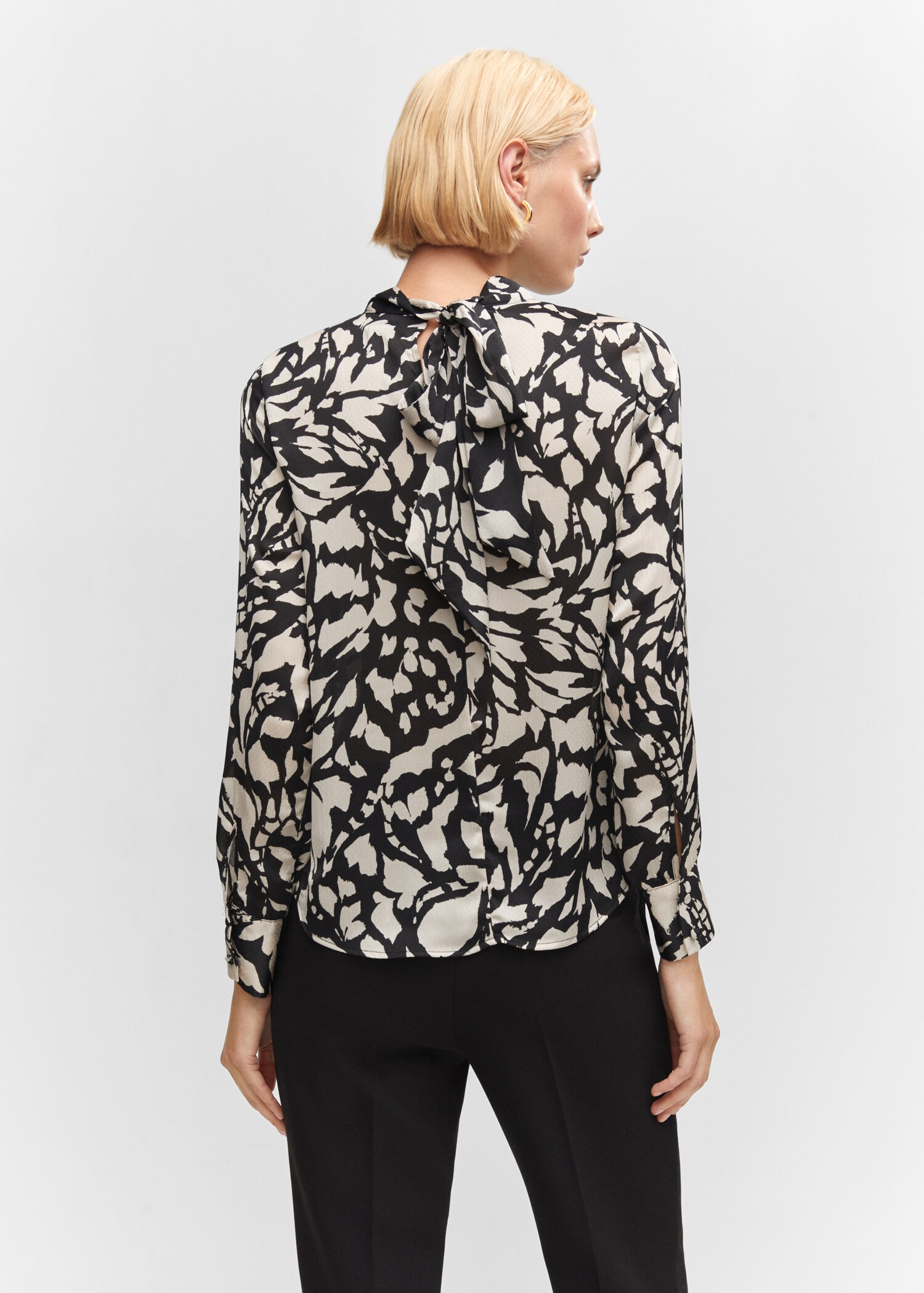 Blusa cuello alto lazo - Reverso del artículo