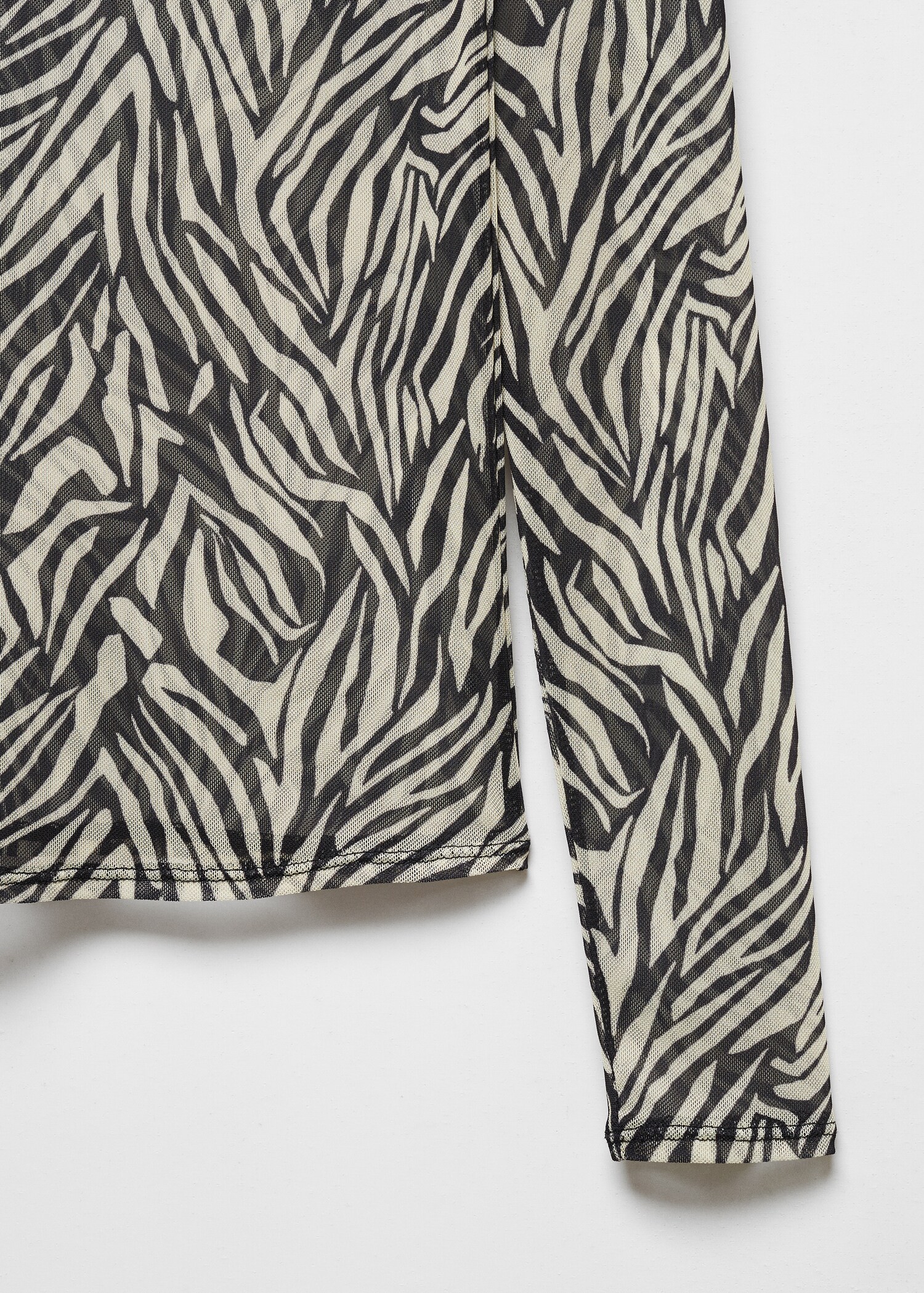 Semi-transparent animal-print t-shirt - Details of the article 8