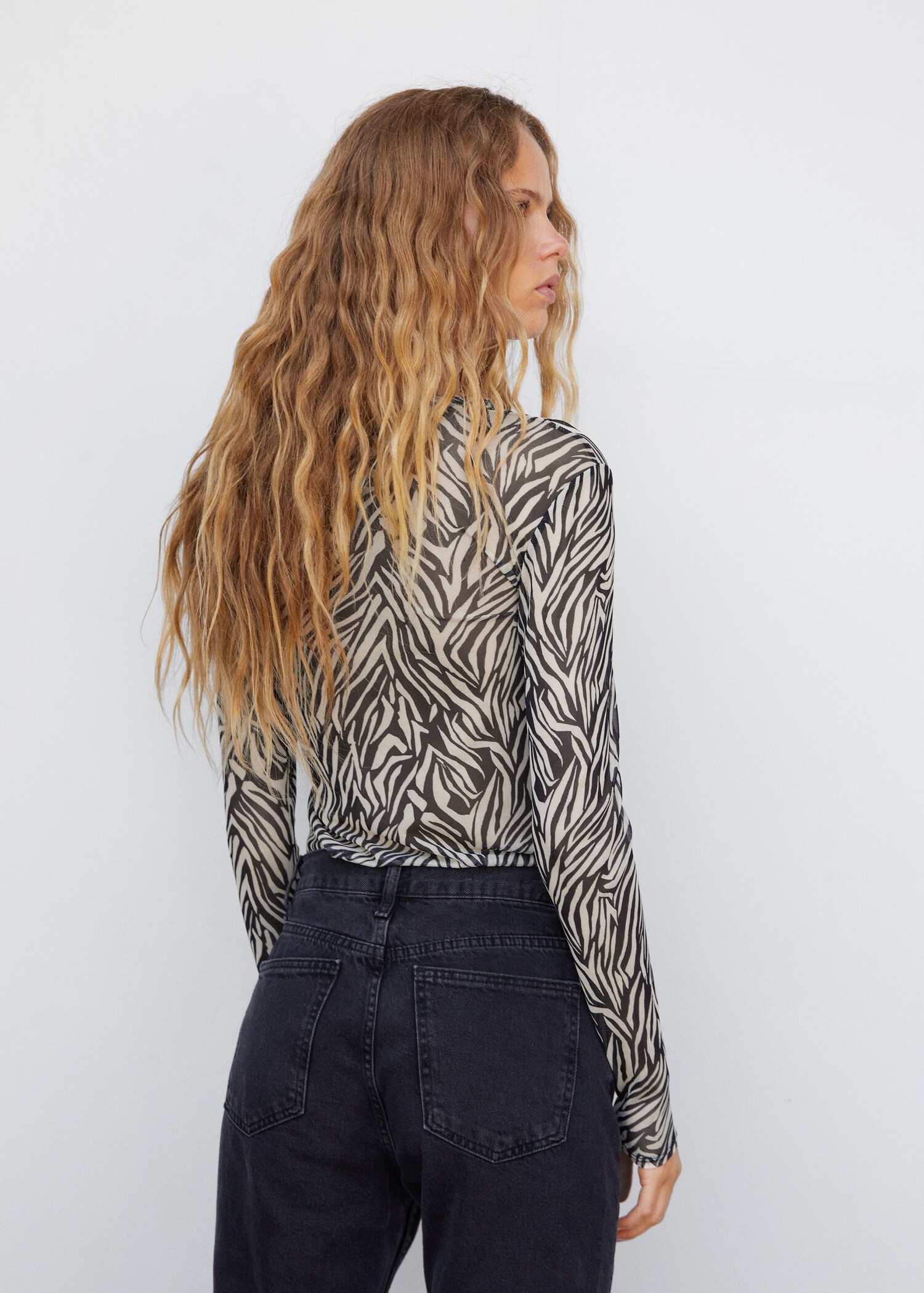 Semi-transparent animal-print t-shirt - Reverse of the article
