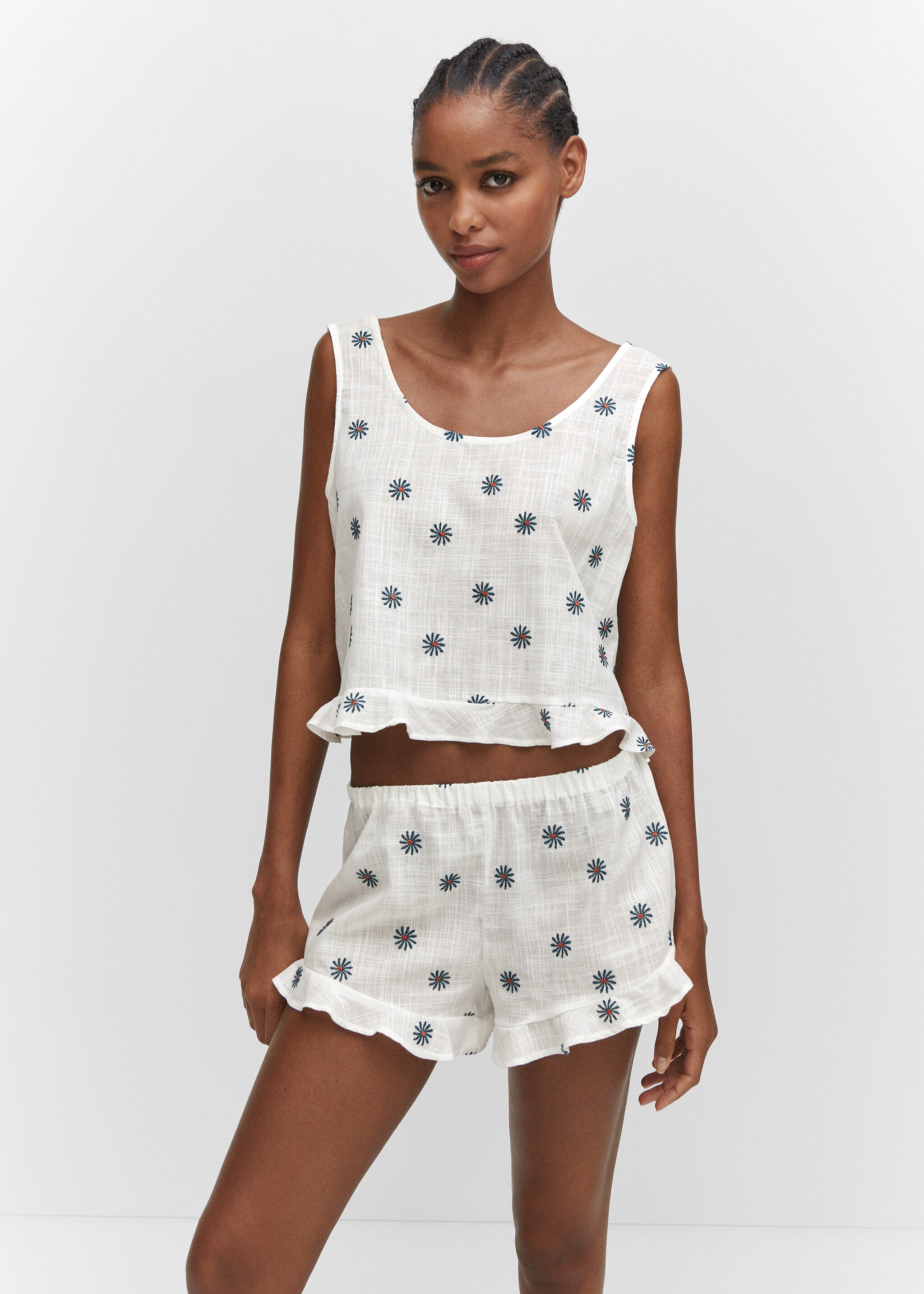 Short pyjama brodé fleurs - Plan moyen, Blanc cassé. Ref: 57054430-00.