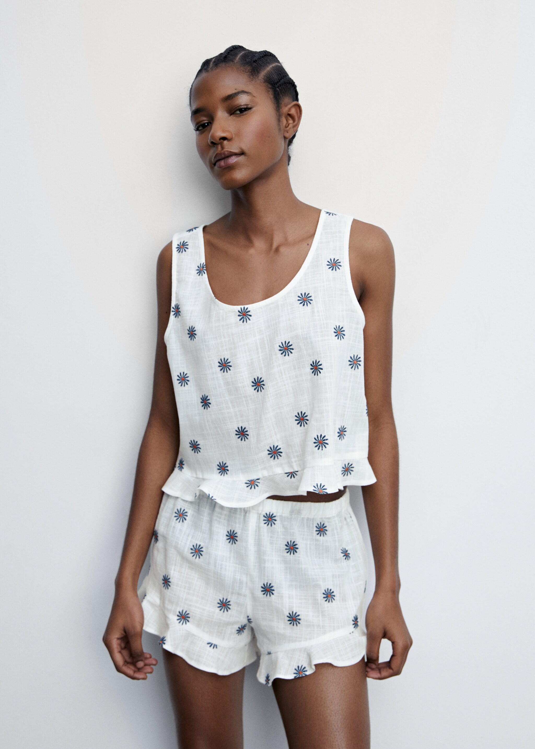 Short pyjama brodé fleurs - Détail de l'article 2, Blanc cassé. Ref: 57054430-00.