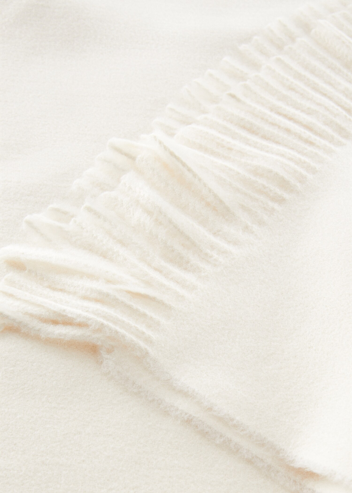 Fringed edge scarf - Details of the article 1