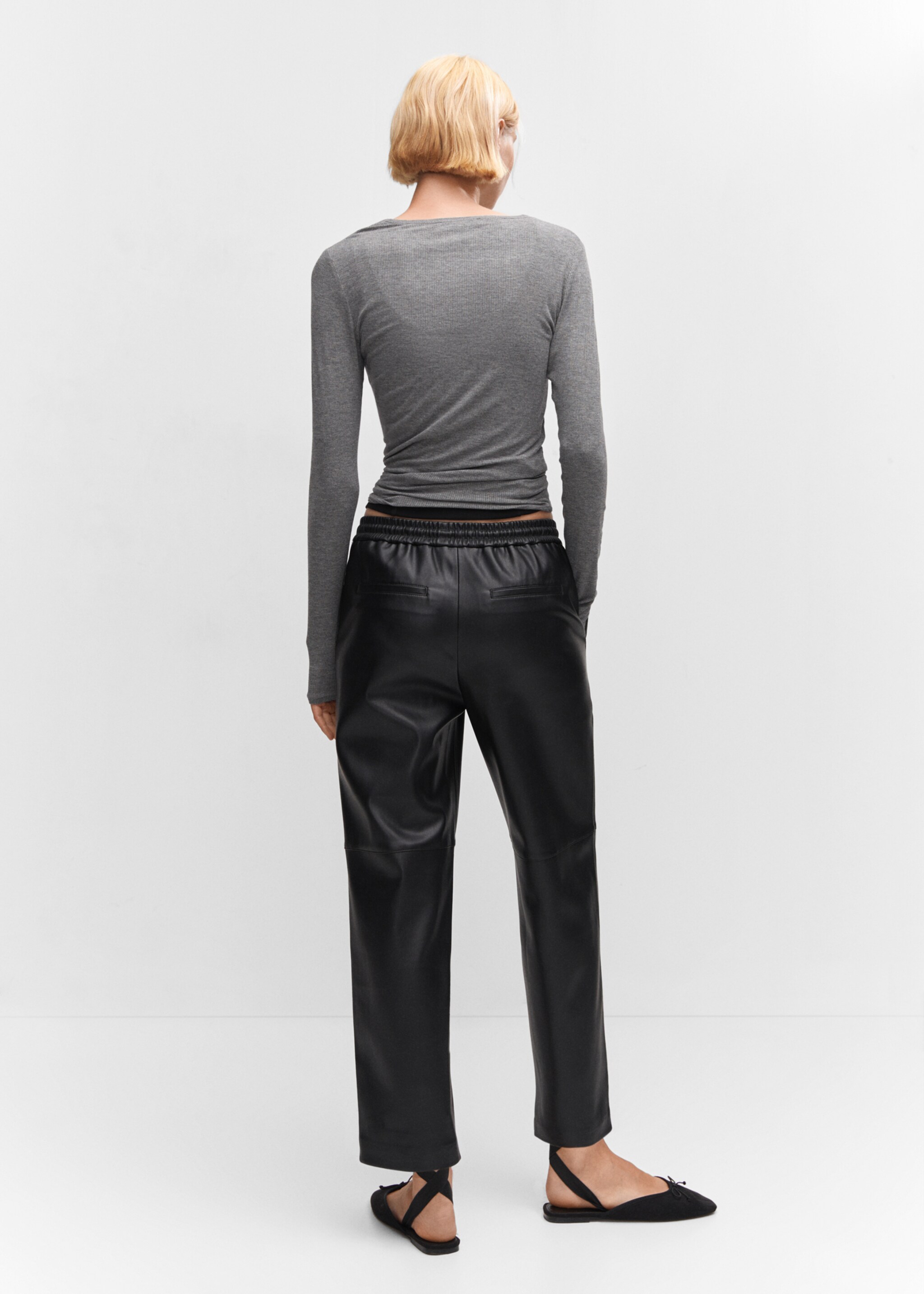 Broek met leereffect en elastische tailleband - Achterkant van het artikel