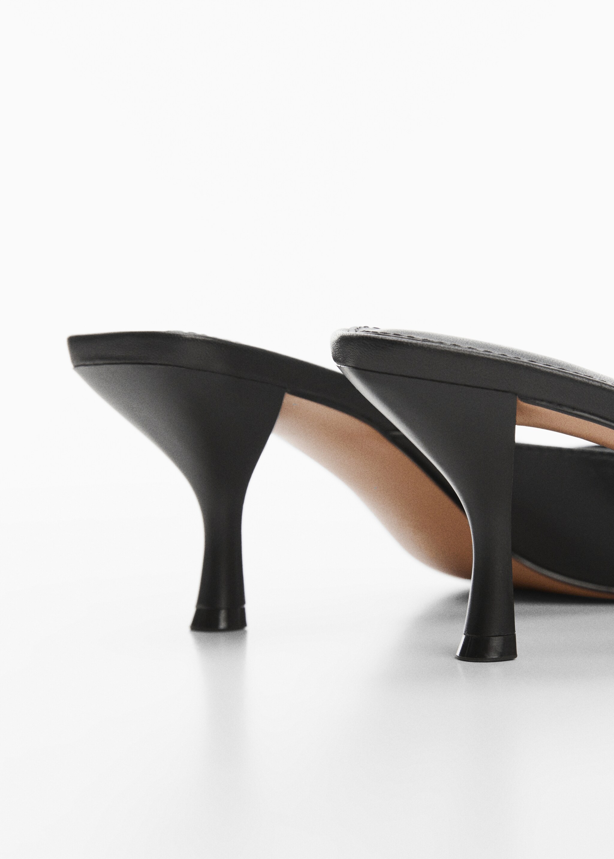 Bow leather sandals - Details of the article 1, Black. Ref: 57055147-00.