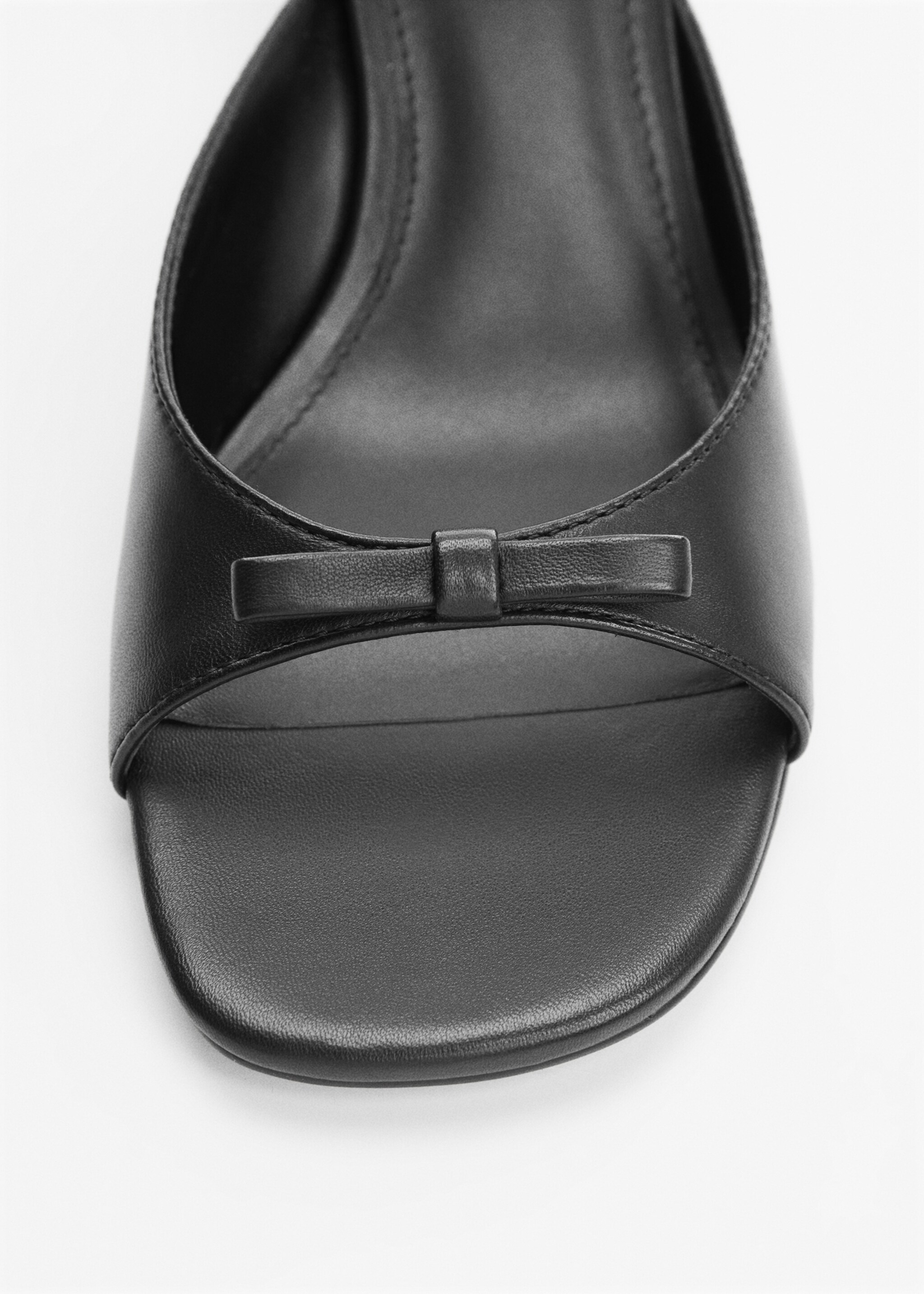Bow leather sandals - Details of the article 2, Black. Ref: 57055147-00.