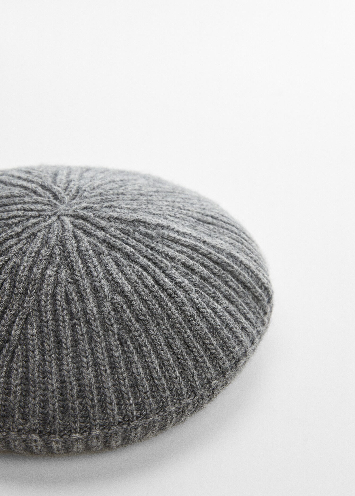 Knitted beret hat - Medium plane