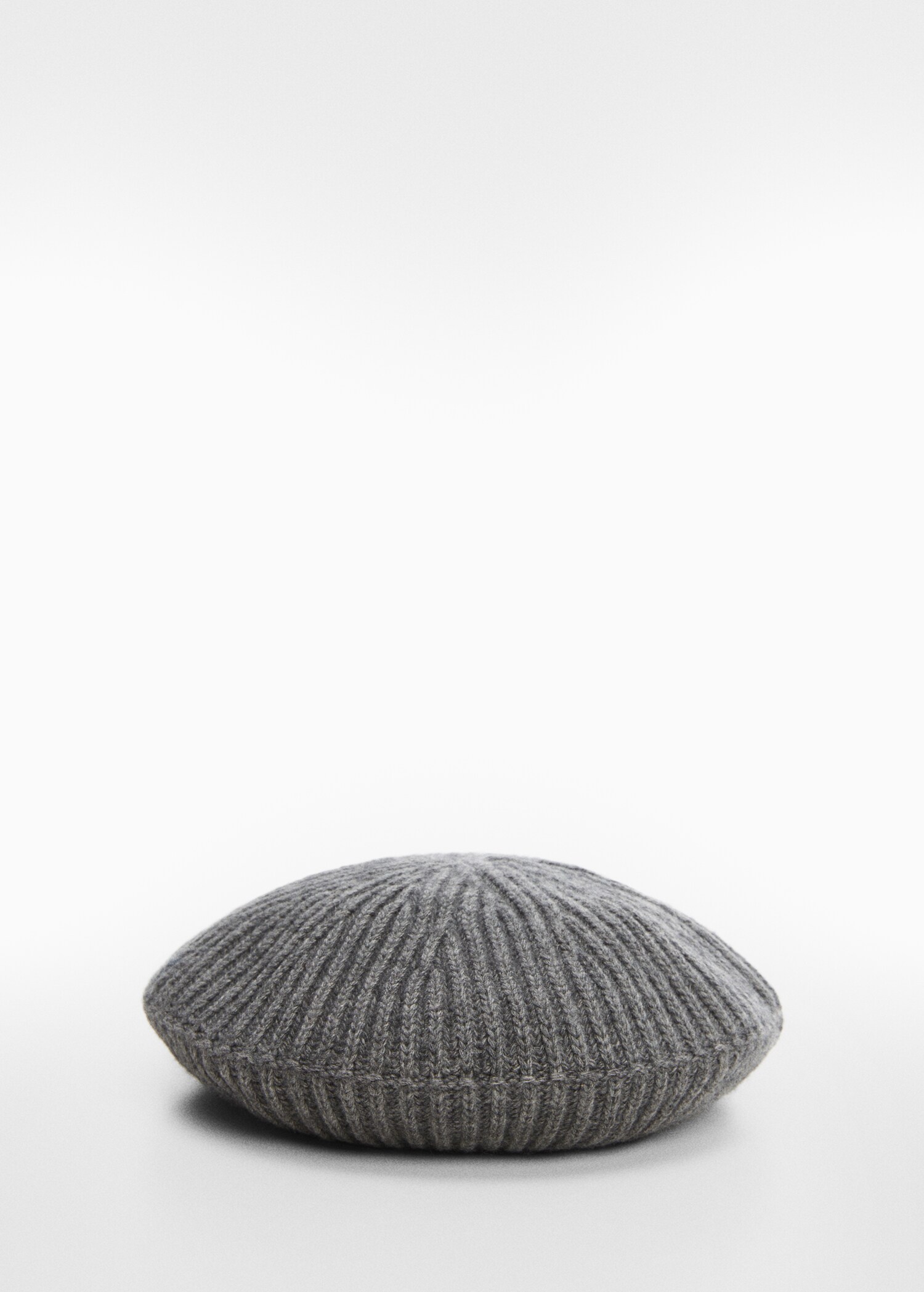Knitted beret hat - Article without model