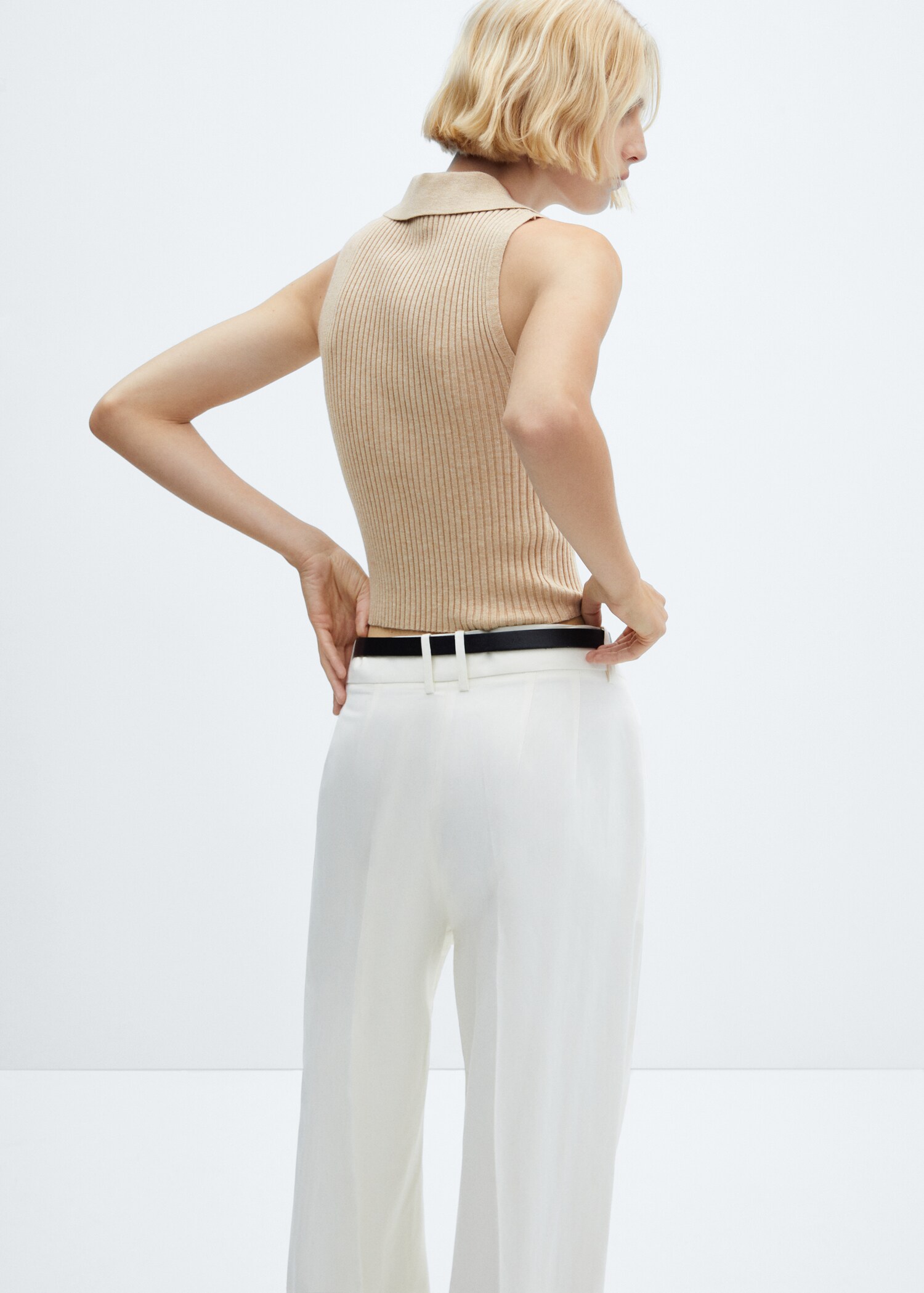 Knitted gilet with buttons - Reverse of the article
