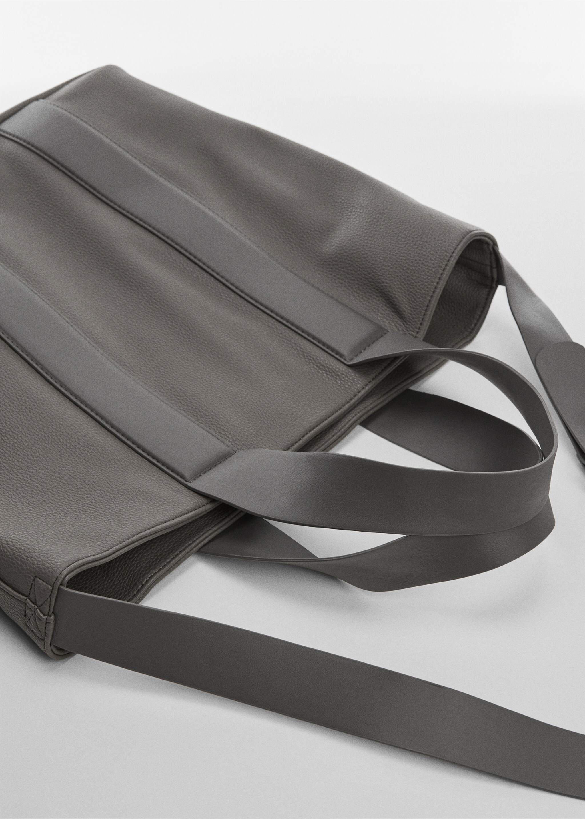 Shopper-Bag mit Ledereffekt - Detail des Artikels 2, Grau. Ref: 57055954-00.
