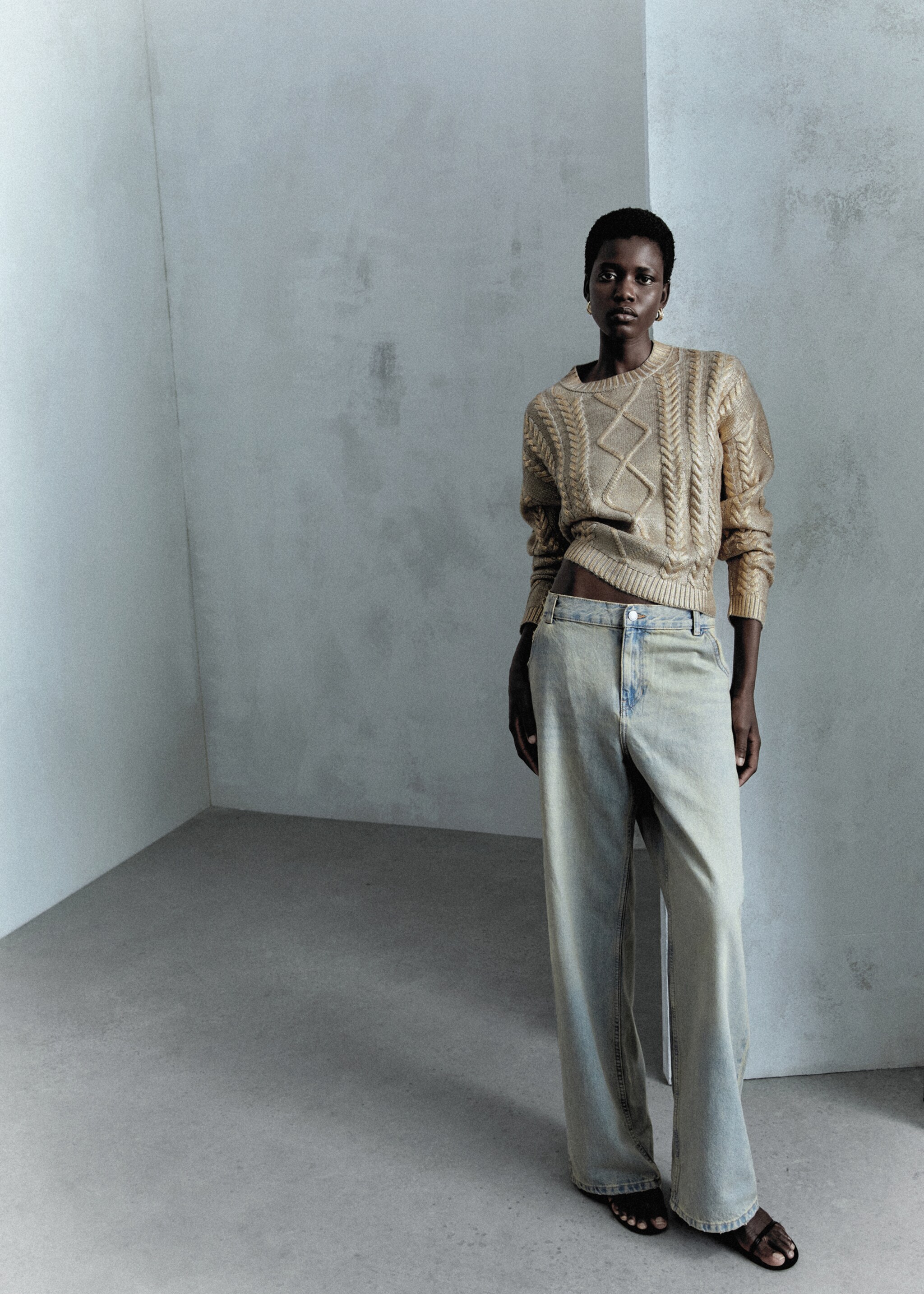 Low waist wide leg jeans - Details of the article 7
