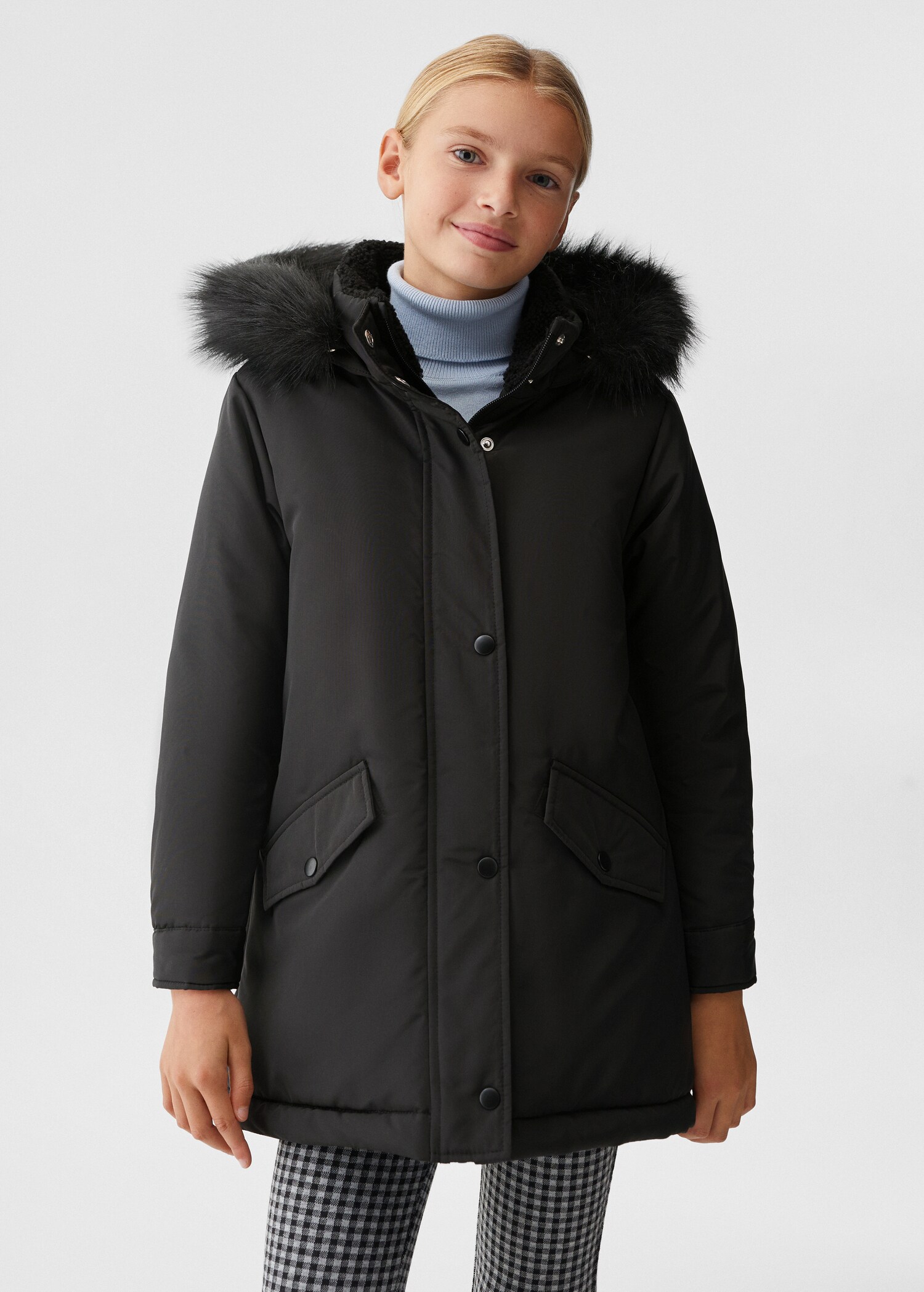 Anorak impermeable capucha pelo - Plano medio