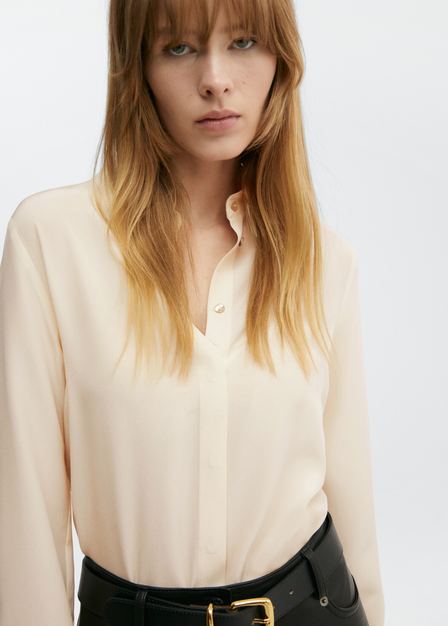 Silk shirt with hidden buttons - Details of the article 1