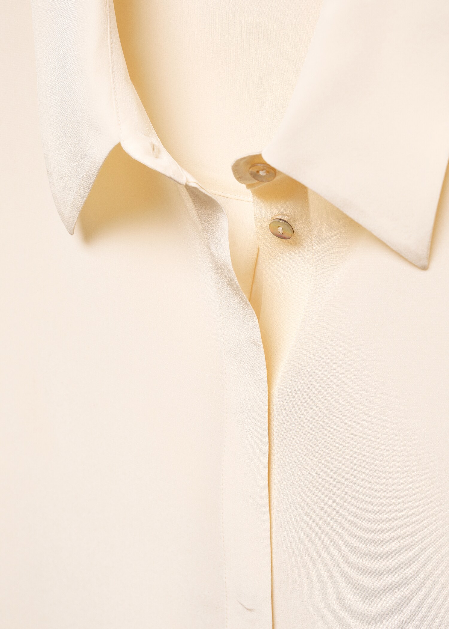 Silk shirt with hidden buttons - Details of the article 8