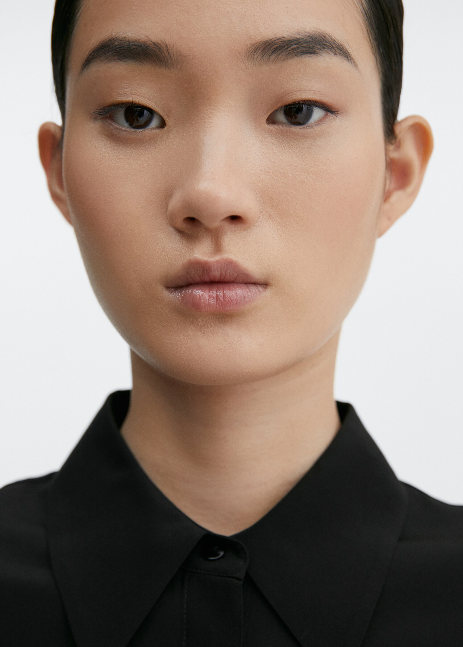 Silk shirt with hidden buttons - Details of the article 1