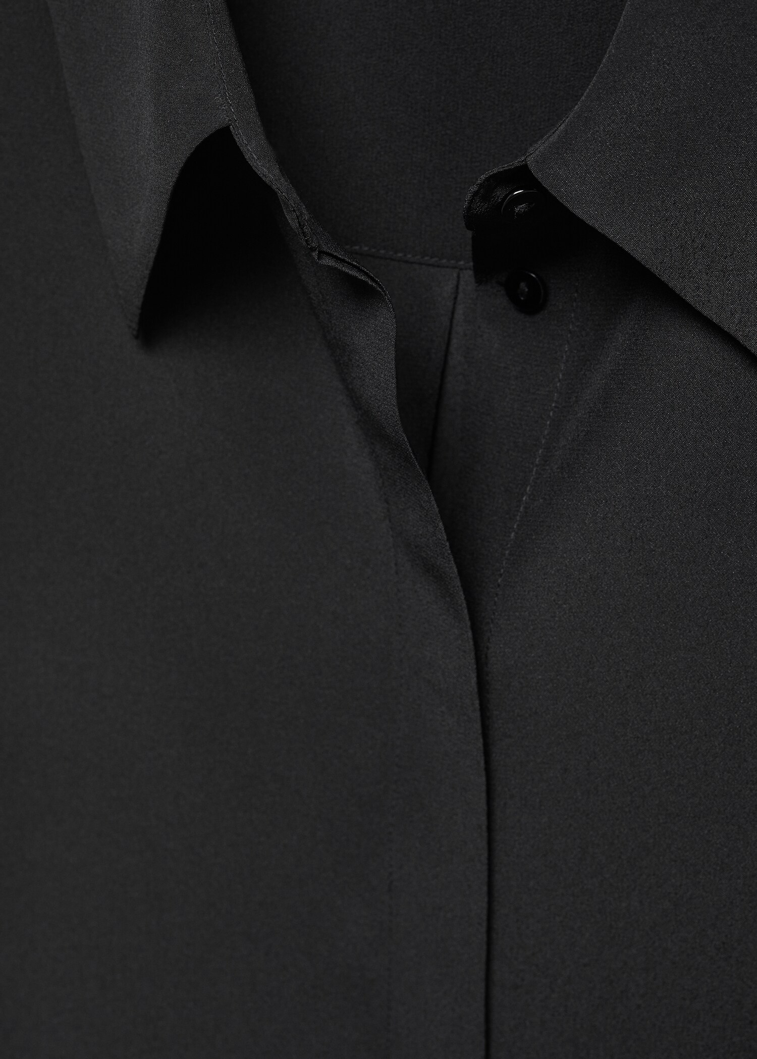 Silk shirt with hidden buttons - Details of the article 8