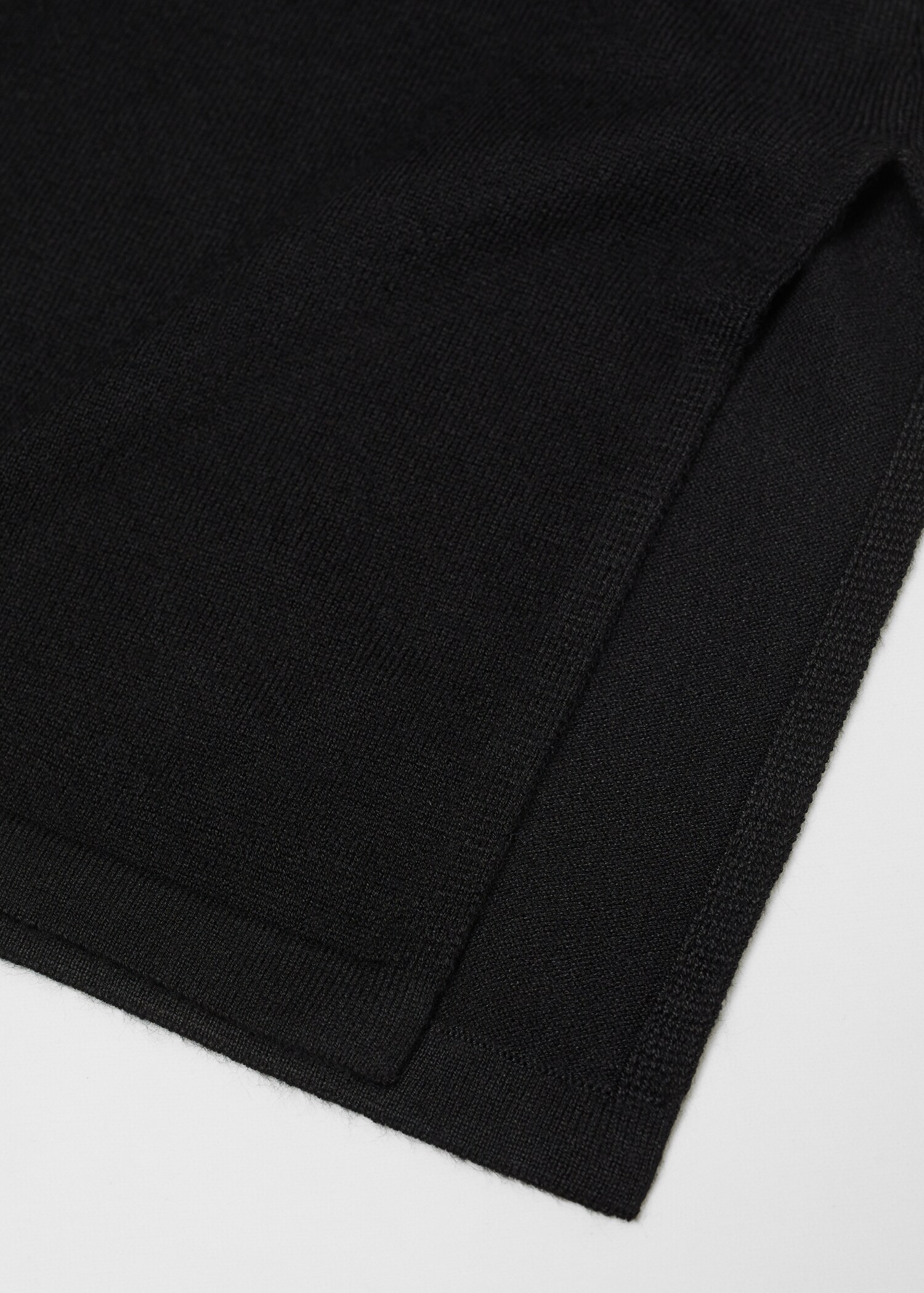 Knitted top with side slit - Details of the article 8