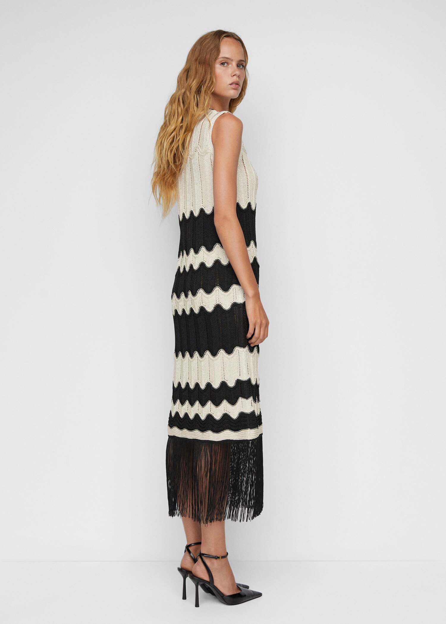 Fringed hem dress - Reverse of the article