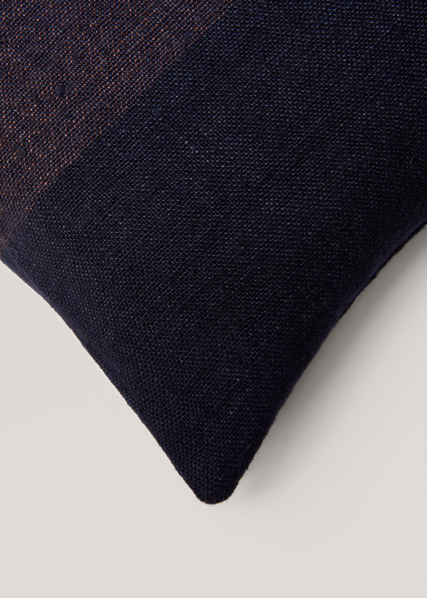 Contrast linen cushion cover 45x45cm - Details of the article 1