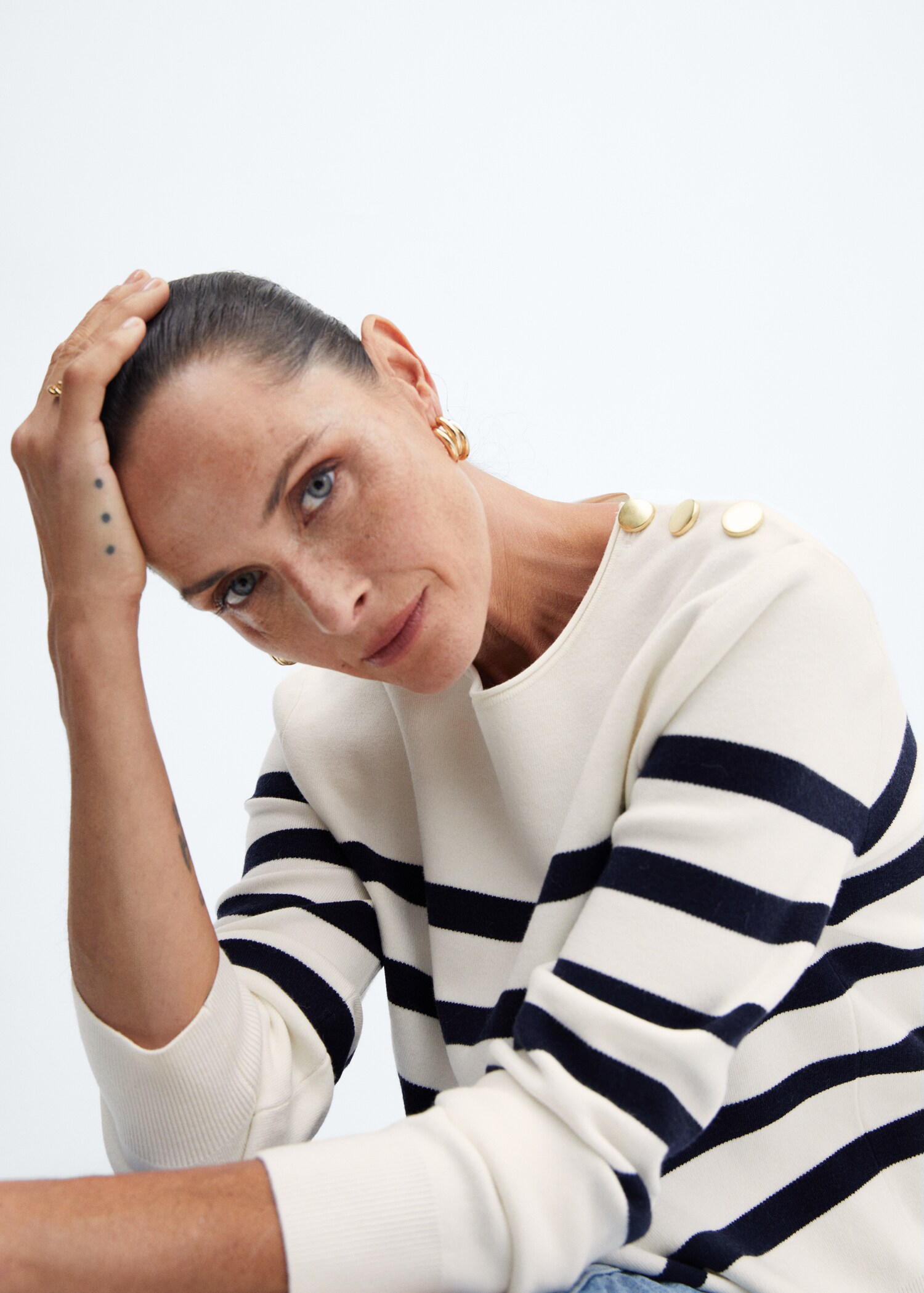 Sweater with shoulder buttons - Details of the article 1