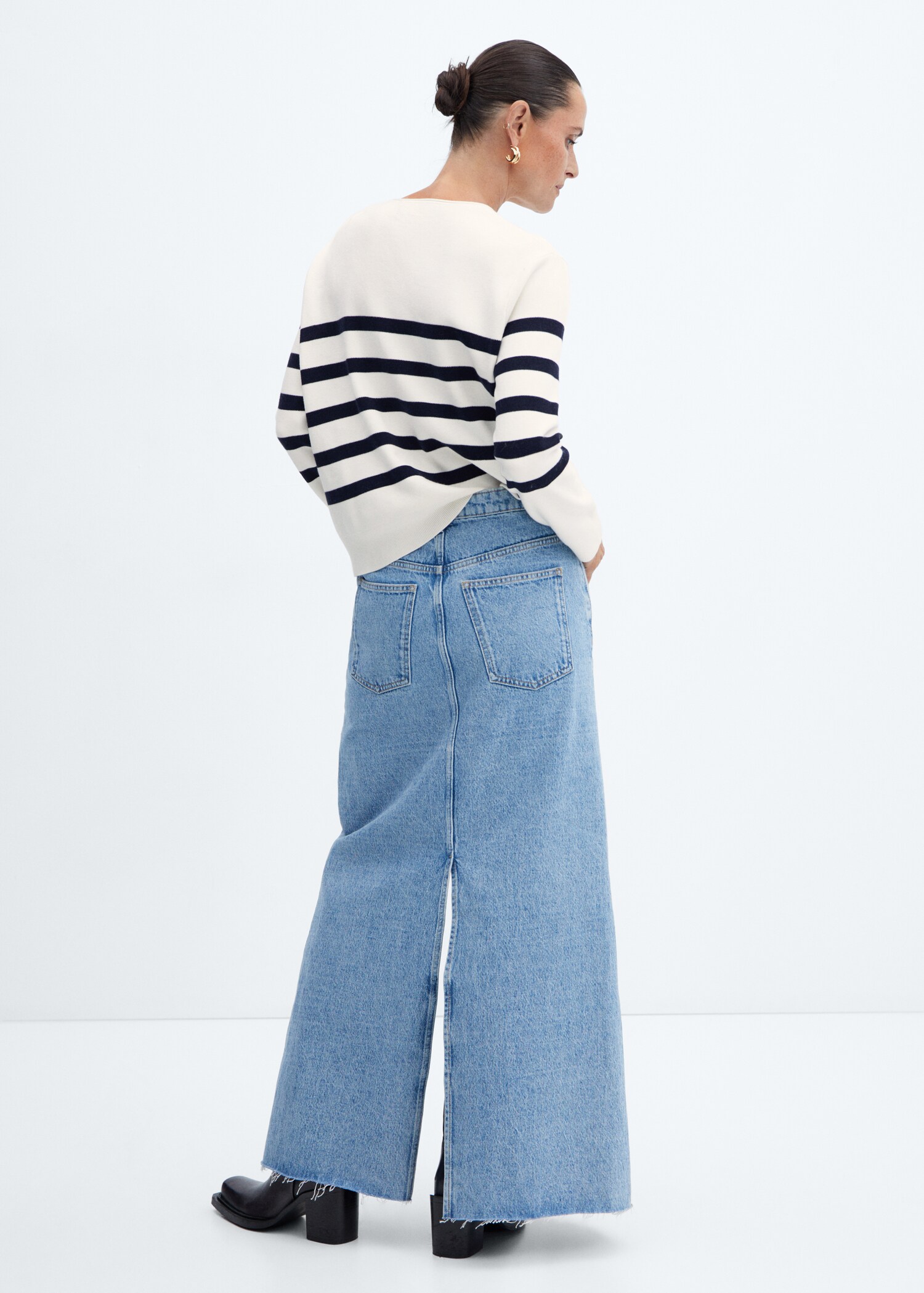 Sweater with shoulder buttons - Reverse of the article