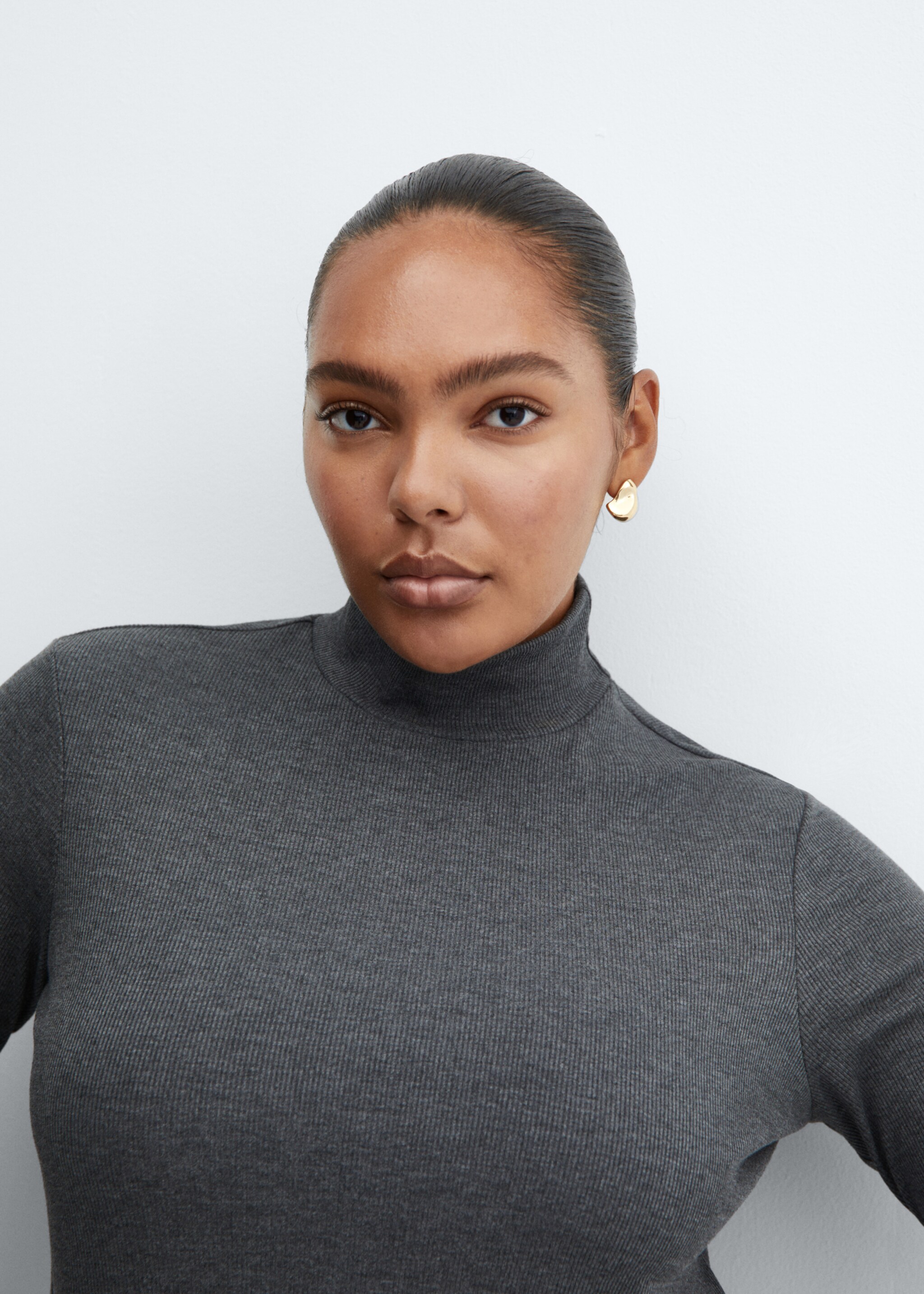 Turtleneck T-shirt - Details of the article 4, Grey. Ref: 57057730-00.
