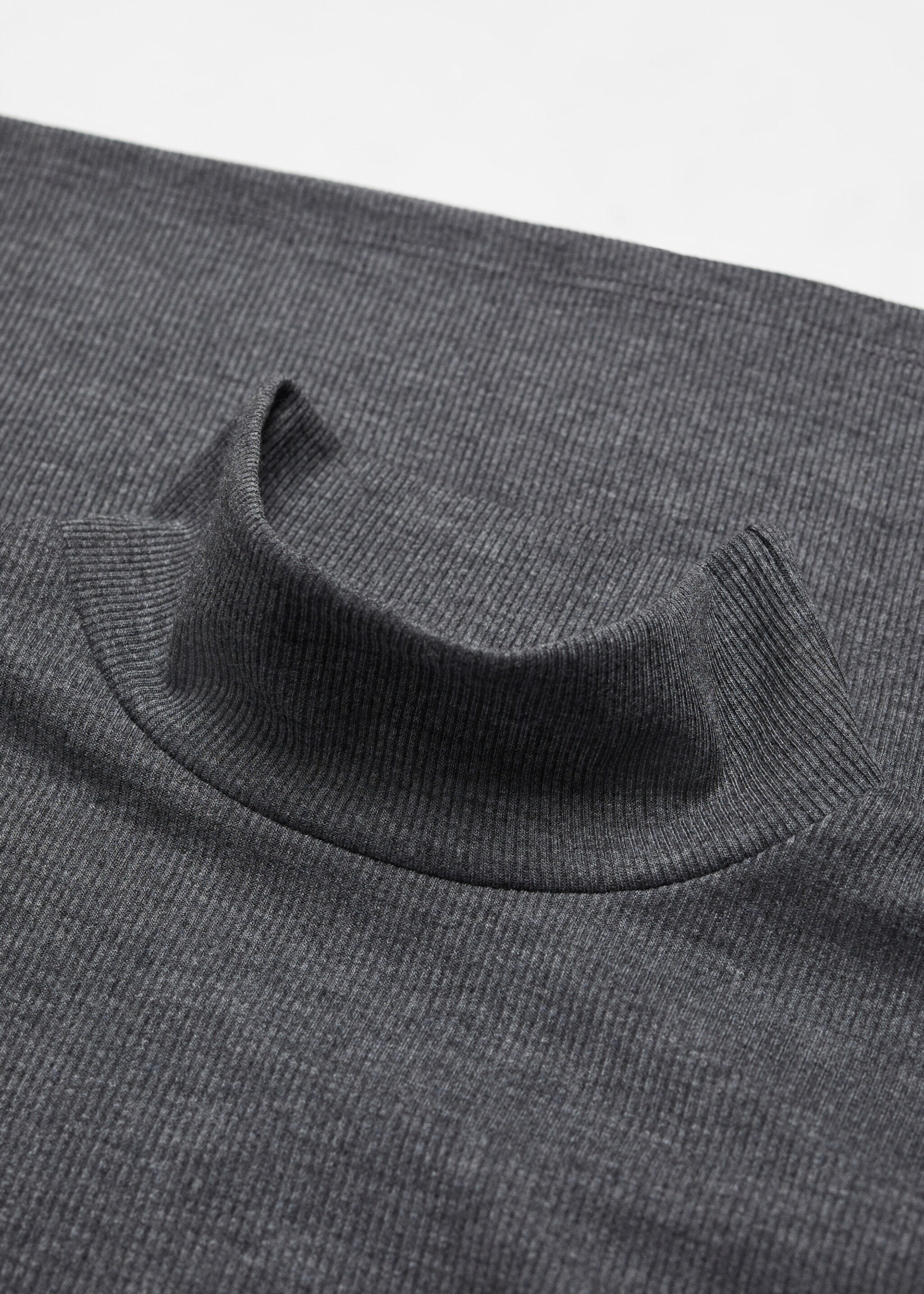 Turtleneck T-shirt - Details of the article 8, Grey. Ref: 57057730-00.