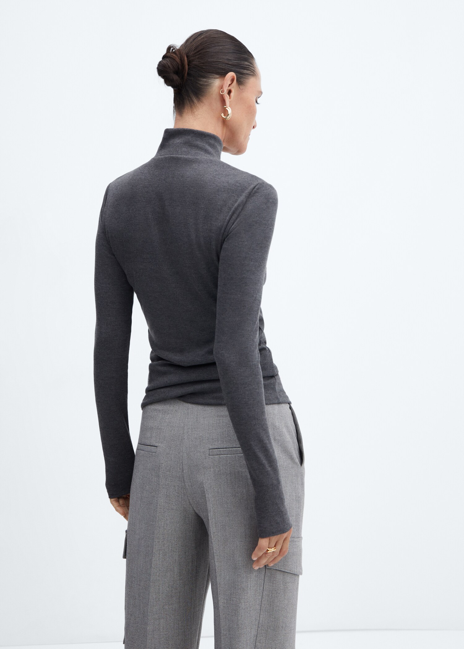 Turtleneck T-shirt - Reverse of the article