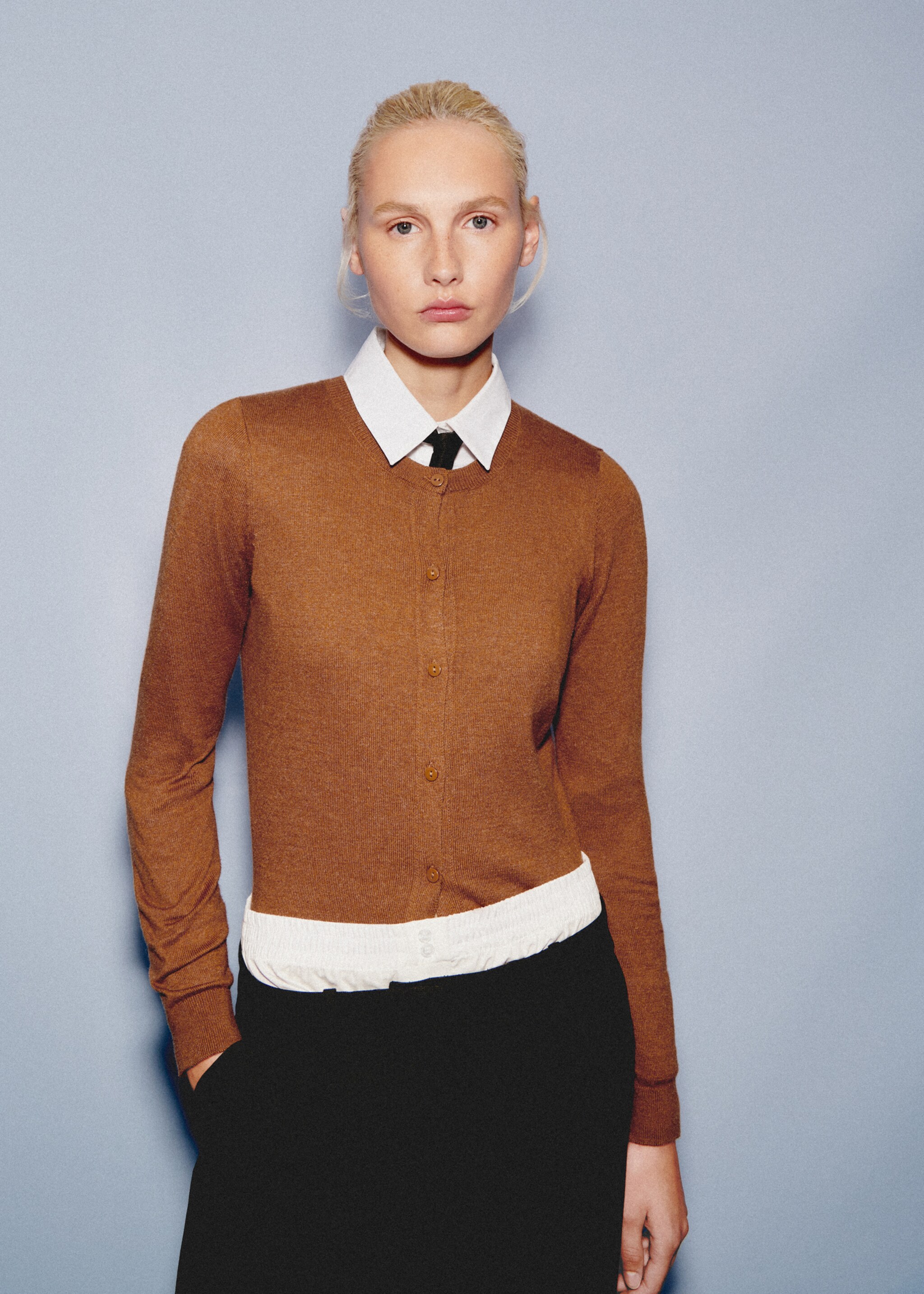 Buttoned cotton cardigan - Details of the article 6, Caramel. Ref: 57057748-00.