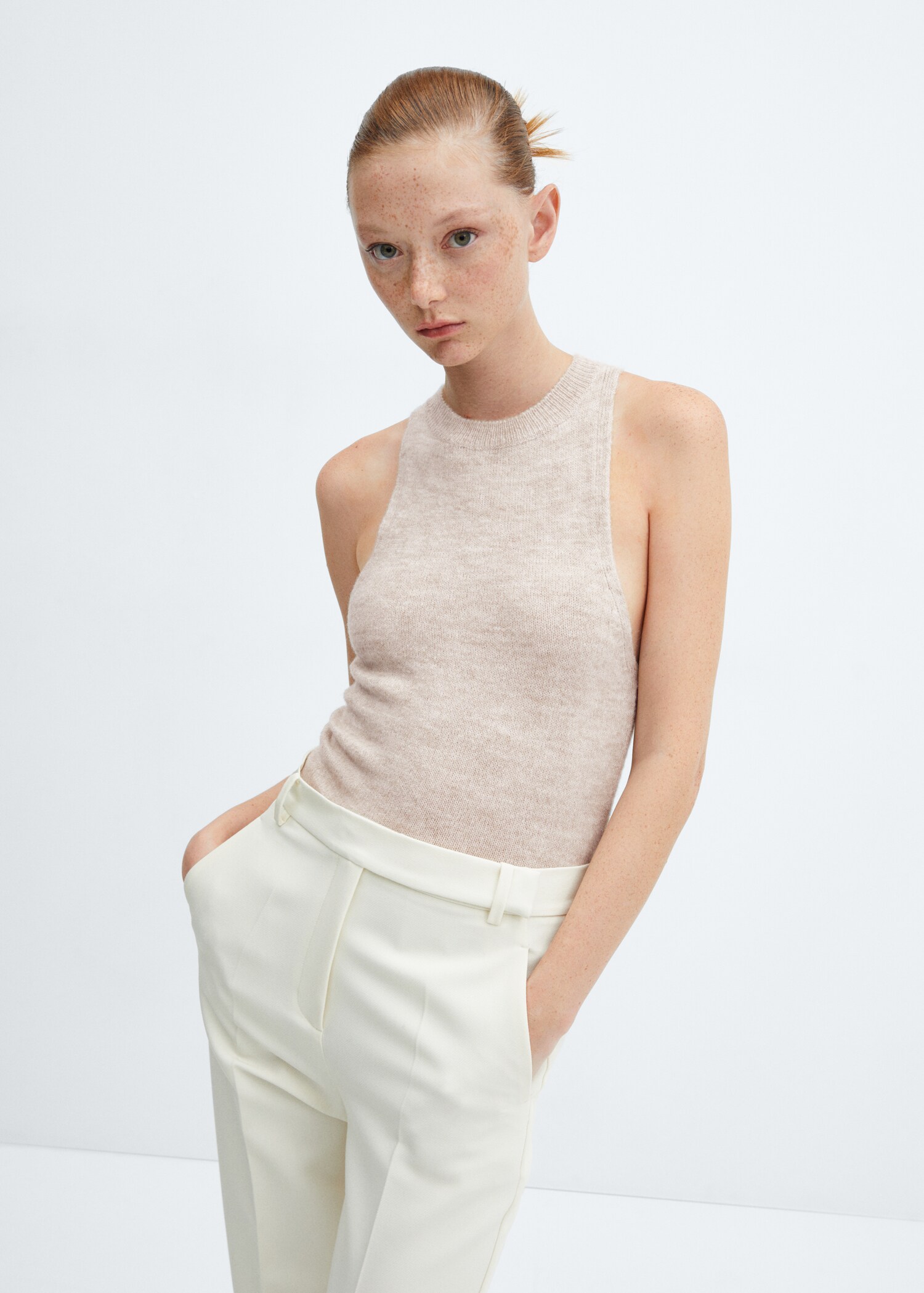 Round-neck knitted top - Medium plane