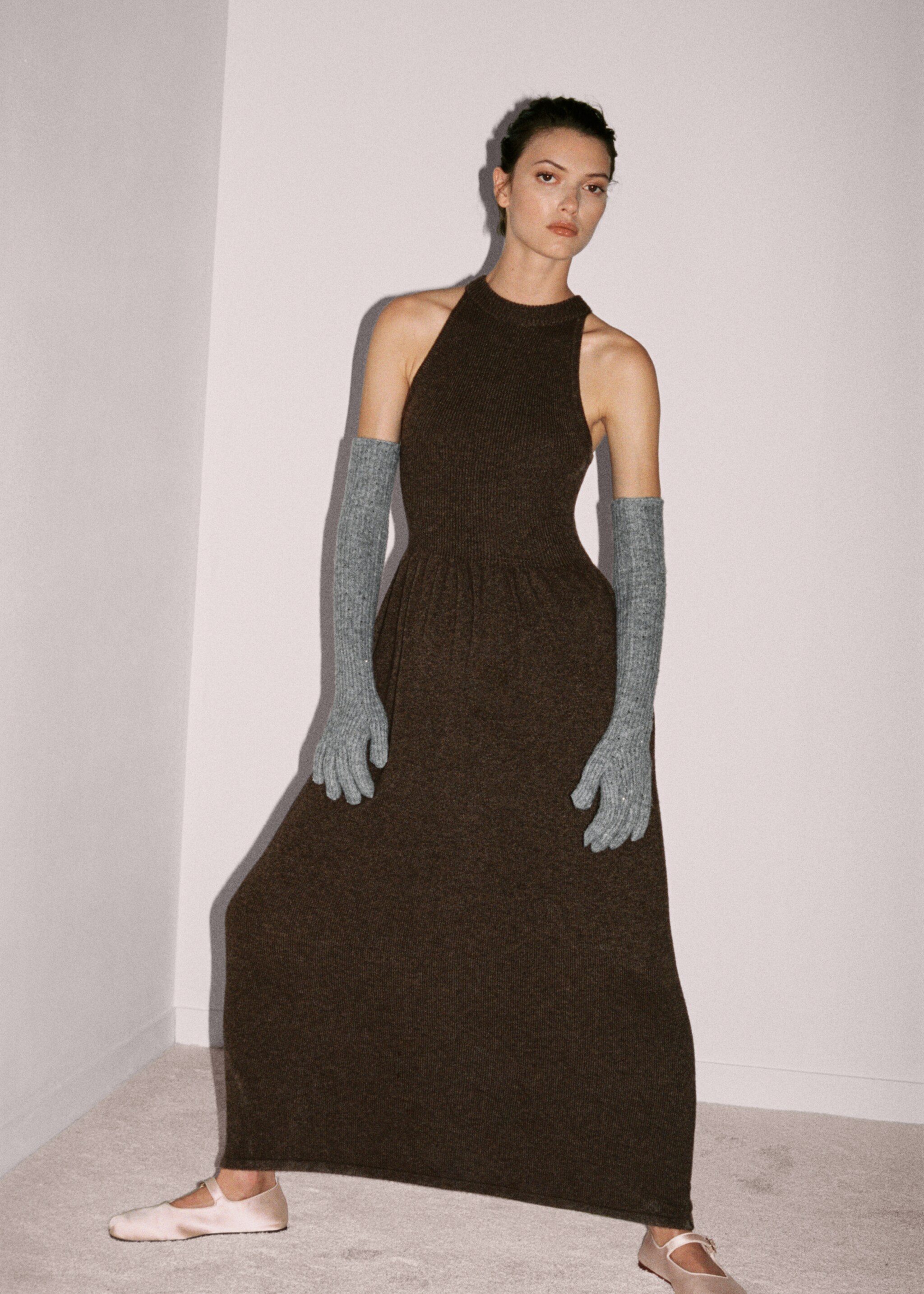 Halter-neck wool dress - Details of the article 7, Chocolate. Ref: 57058273-00.