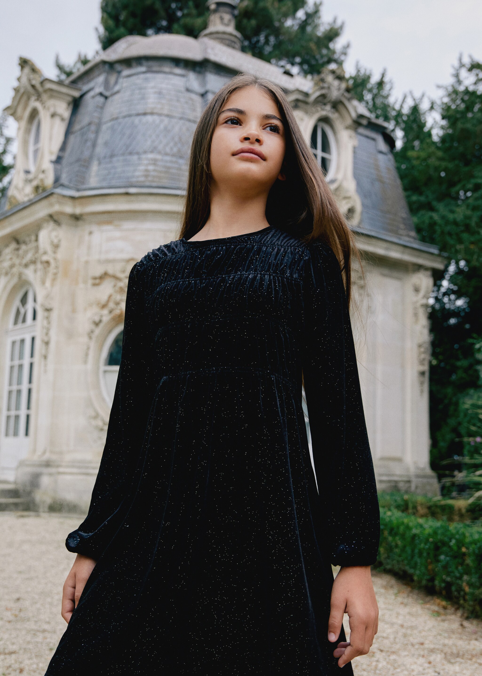 Kurzes Samtkleid - Detail des Artikels 5