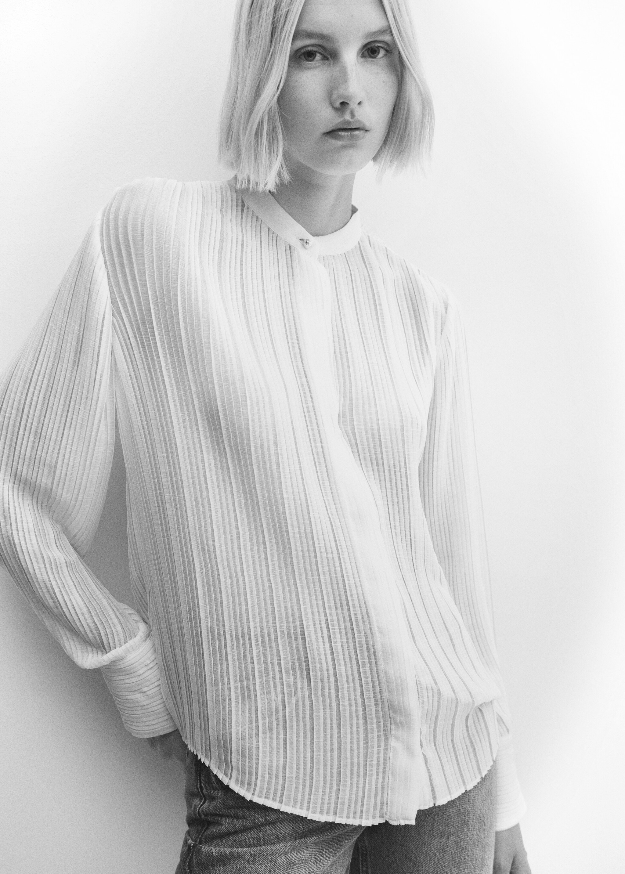 Semi-transparent pleated blouse - Details of the article 2