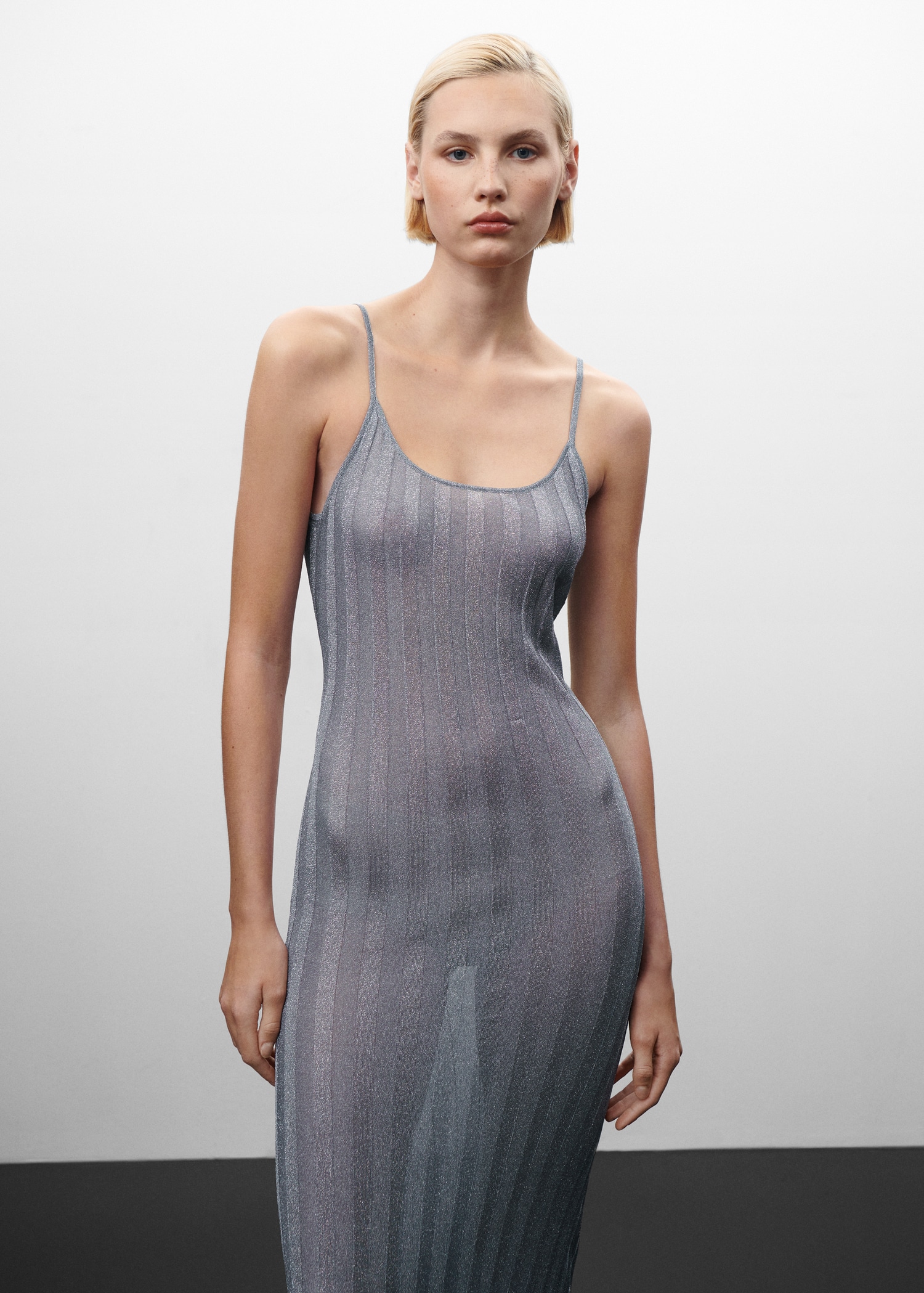 Robe Lurex dos nu - Plan moyen