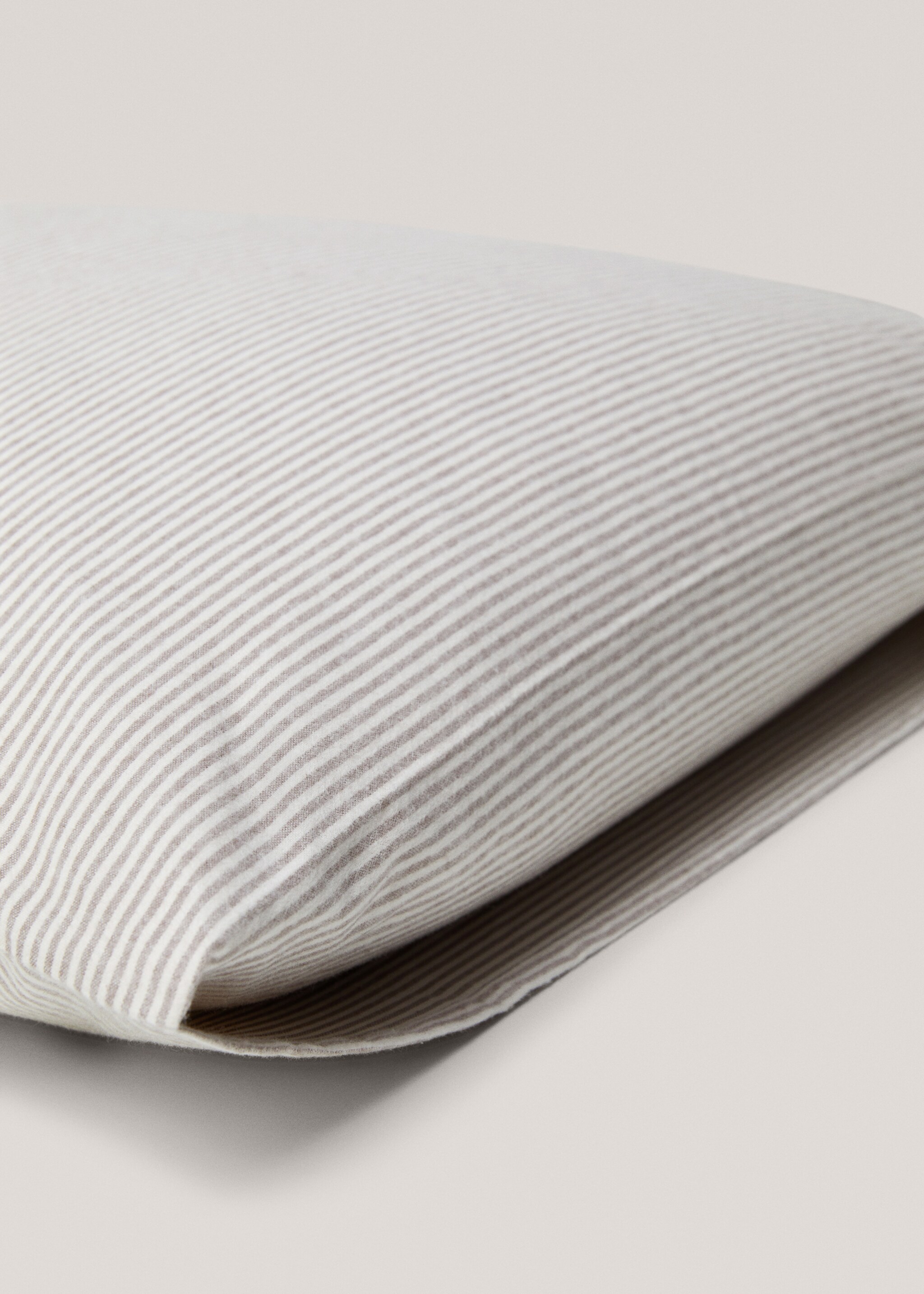 Taie d'oreiller flanelle rayures 50x75 cm (Lot de deux) - Détail de l'article 2, Beige. Ref: 57059221-00.