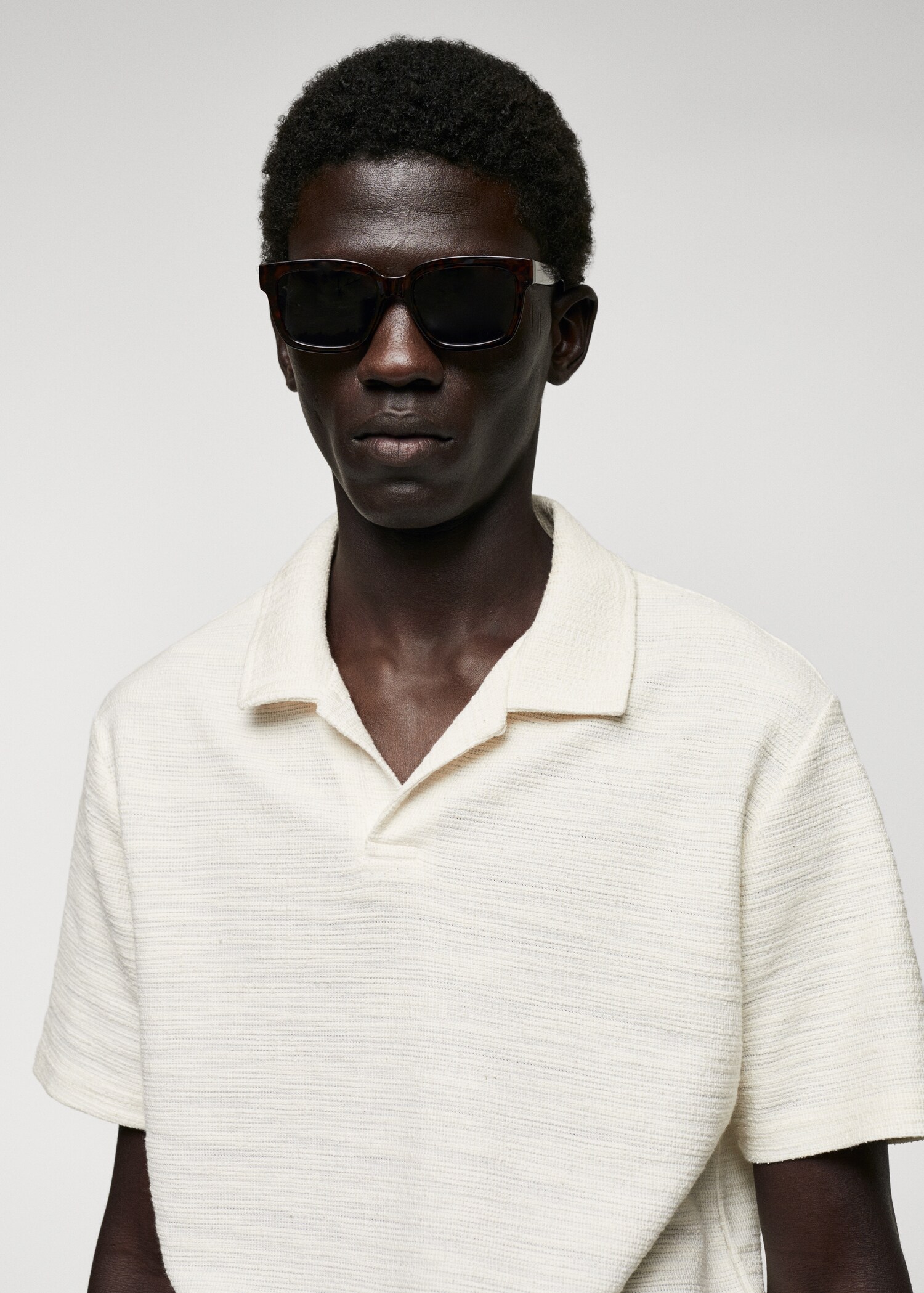 Bowling-collar structured polo shirt  - Details of the article 1
