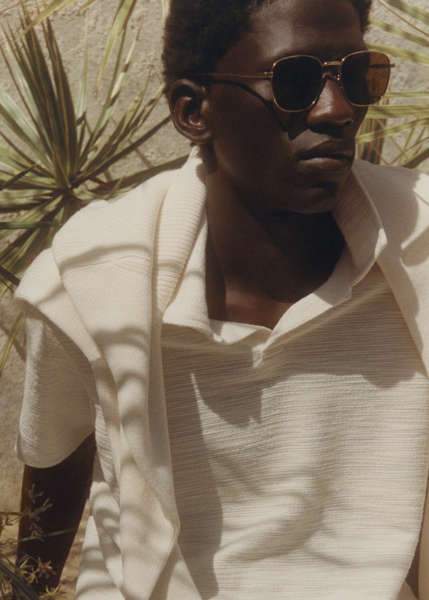 Bowling-collar structured polo shirt  - Details of the article 5