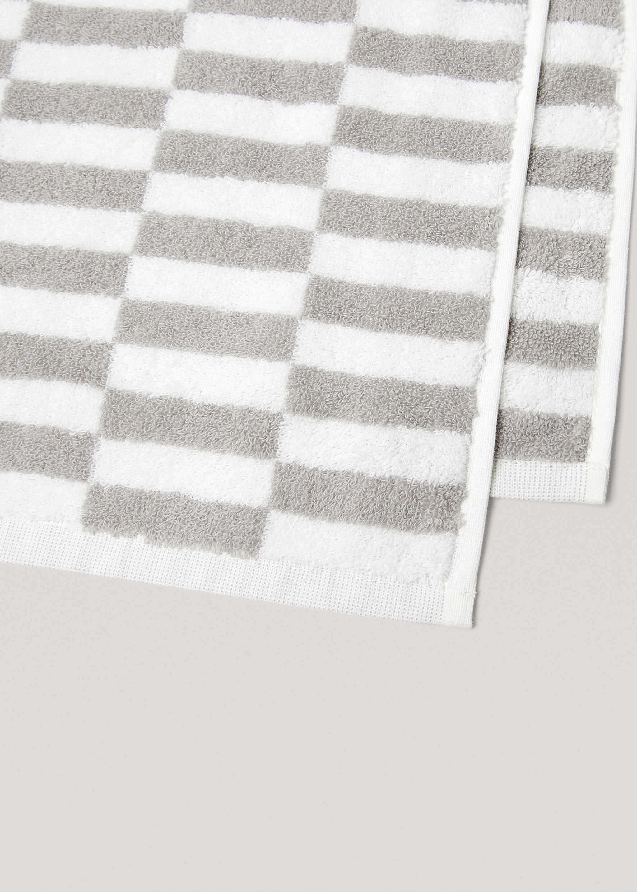 Check bath towel 90x150cm - Details of the article 1, Light Heather Grey. Ref: 57061173-00.