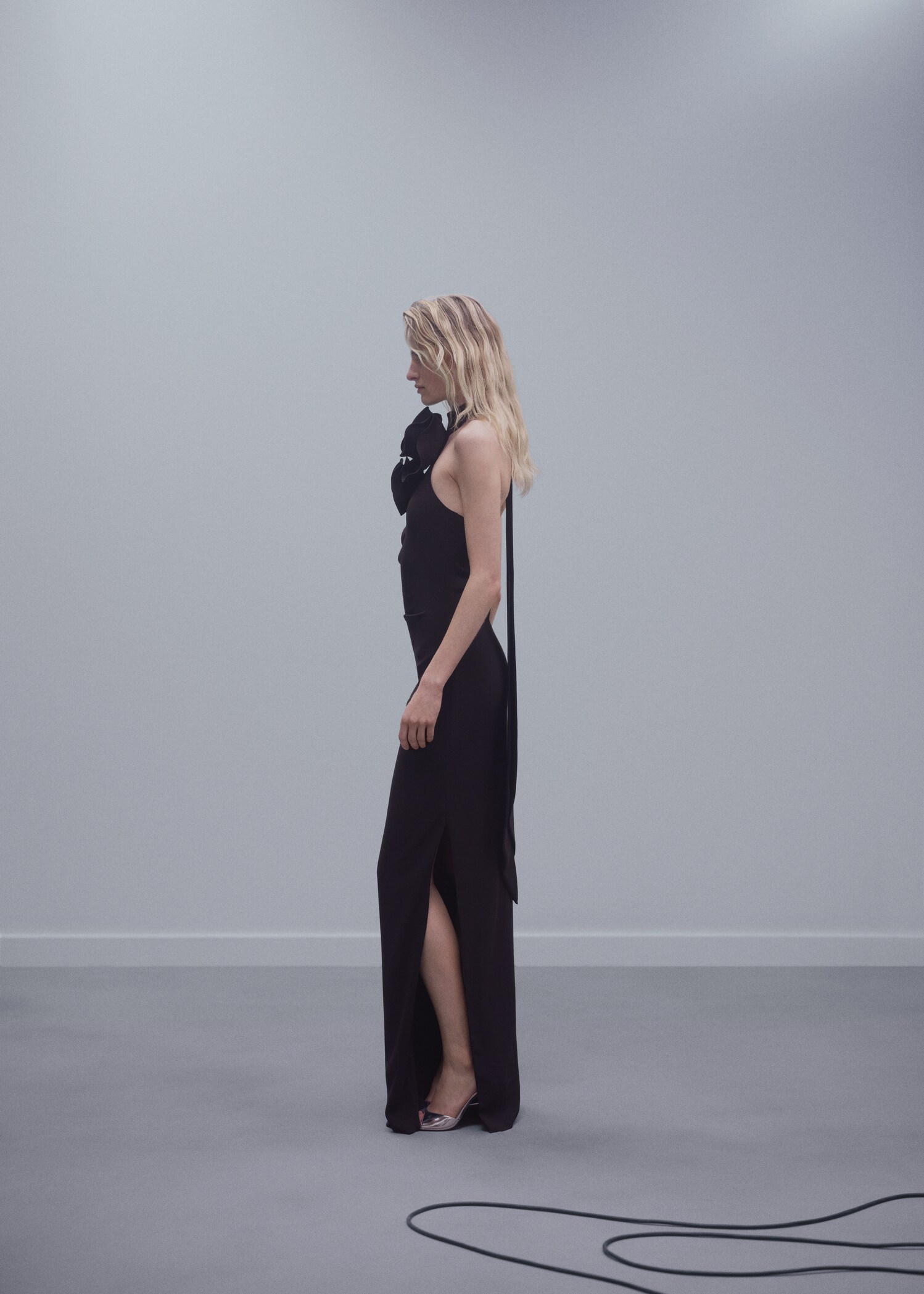 Maxi flower dress with opening - Details of the article 2