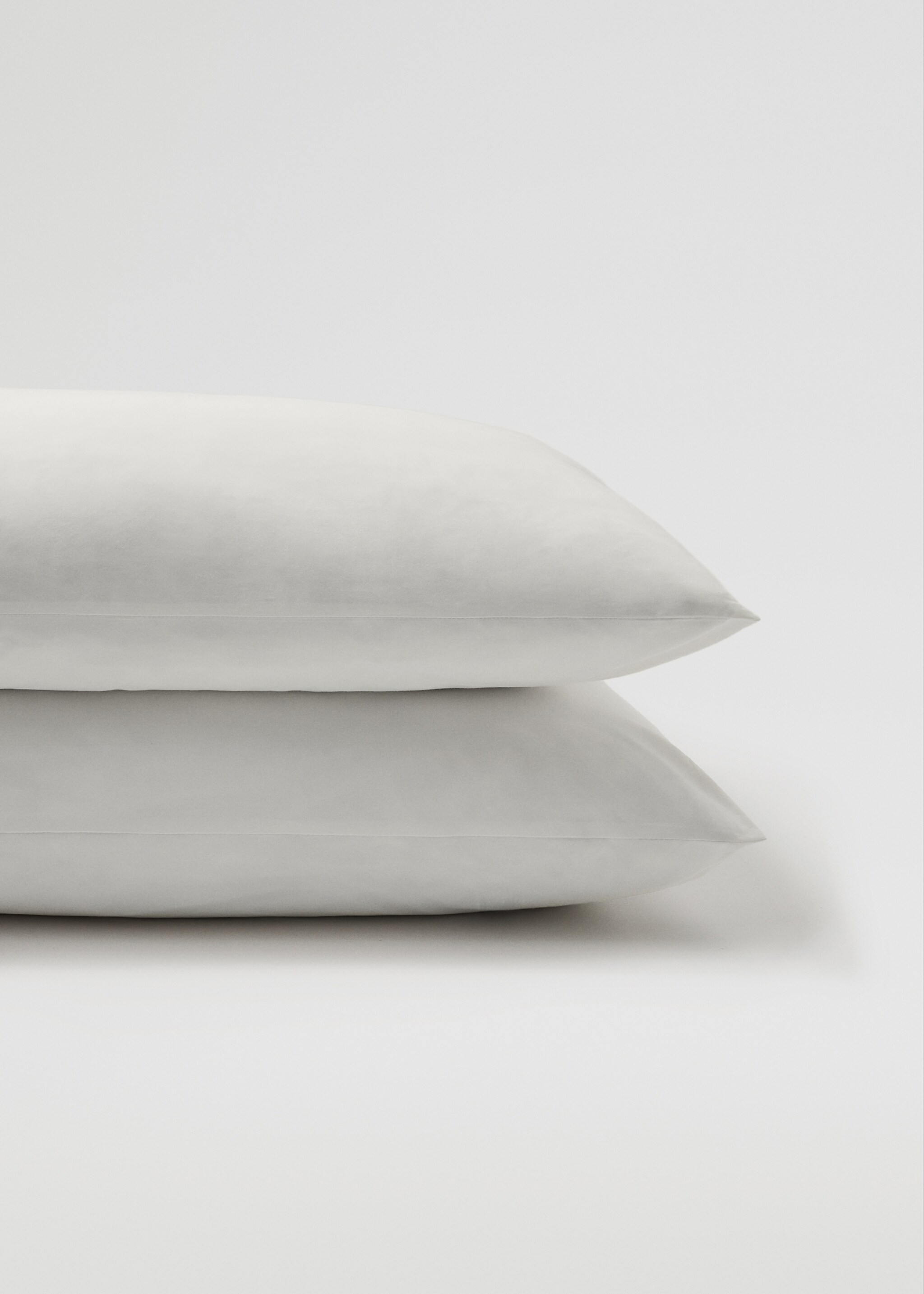 100% cotton pillowcases 50x75cm - Medium plane, White. Ref: 57061503-00.