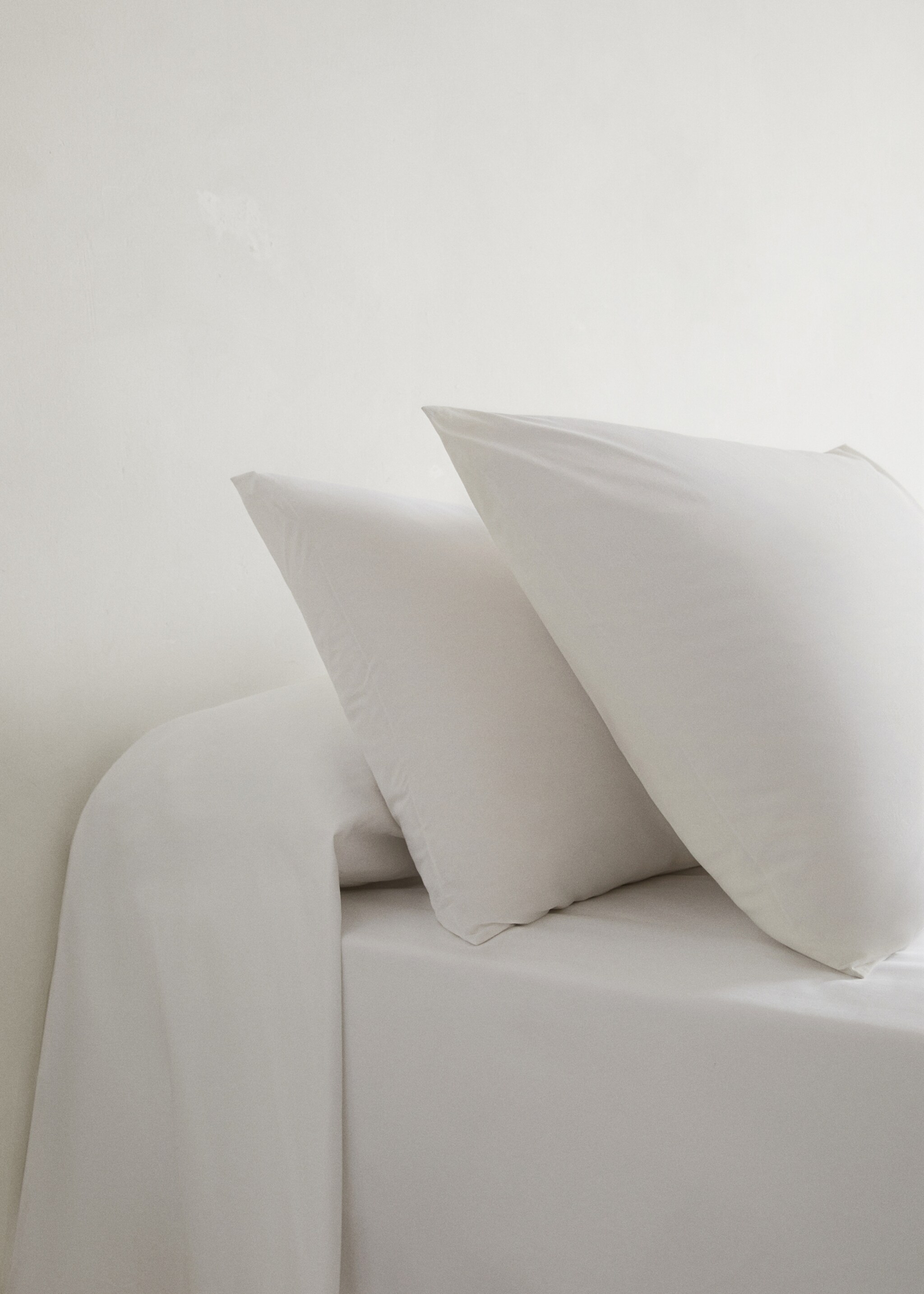 100% cotton pillowcases 50x75cm - Details of the article 7, White. Ref: 57061503-00.