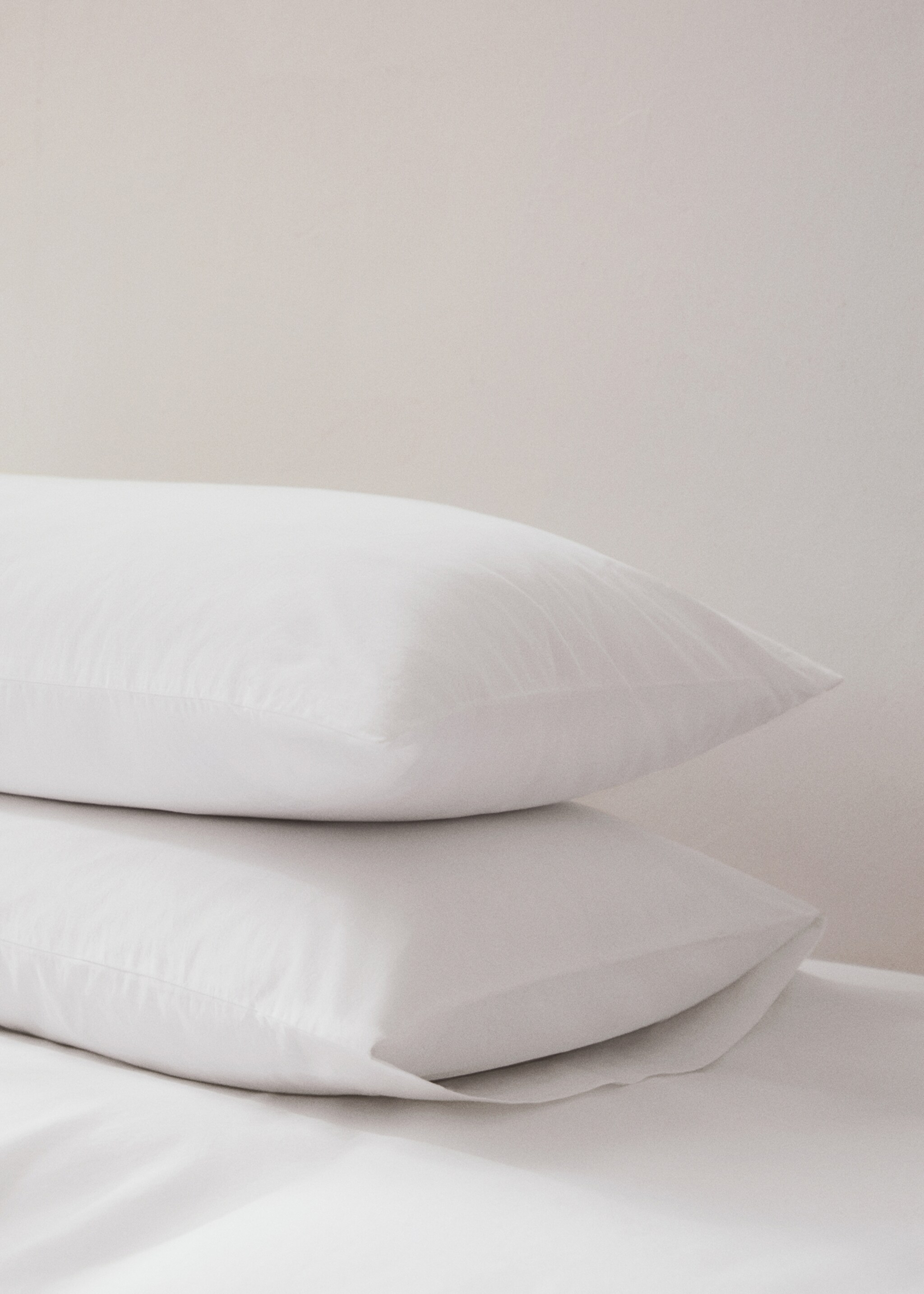 100% cotton pillowcases 50x75cm - Details of the article 8, White. Ref: 57061503-00.