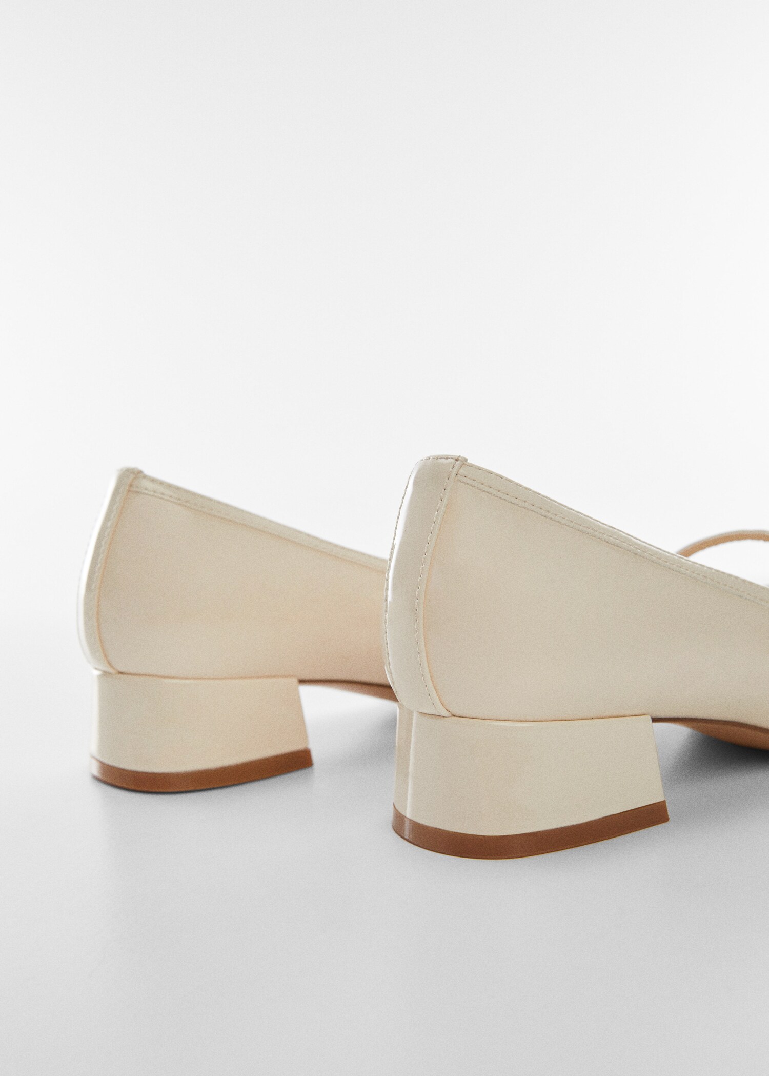 Heeled shoes with buckle - Details of the article 2