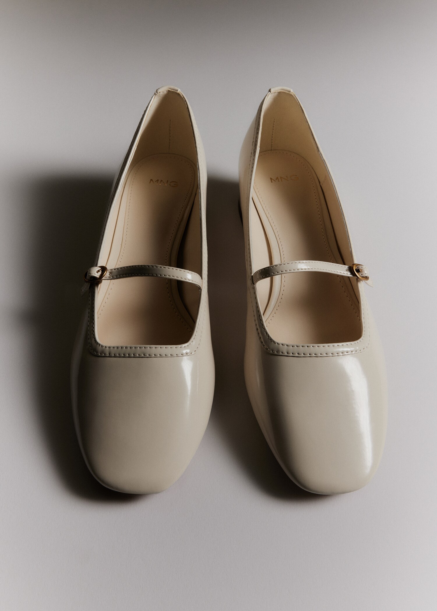 Heeled shoes with buckle - Details of the article 7