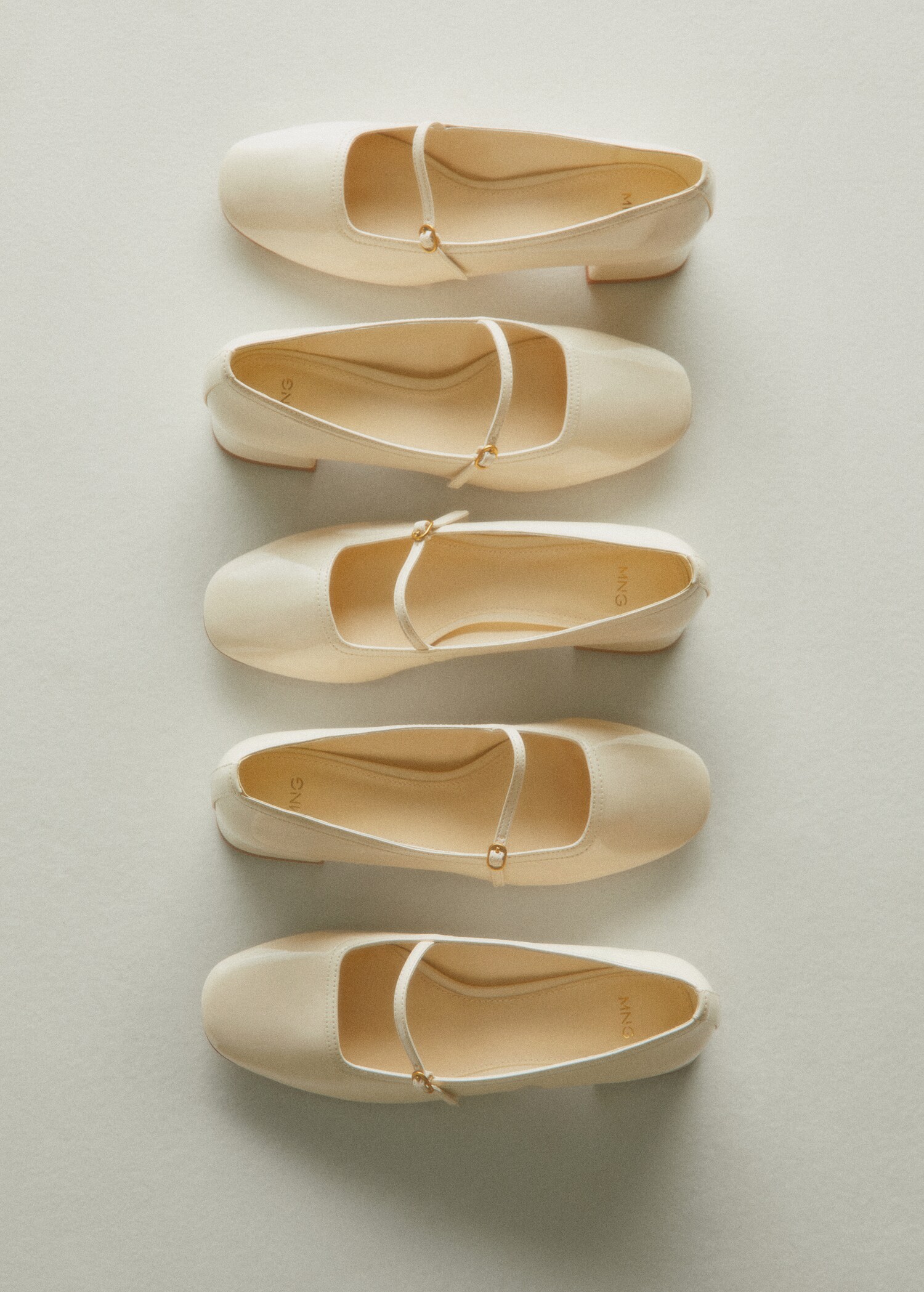 Heeled shoes with buckle - Details of the article 8